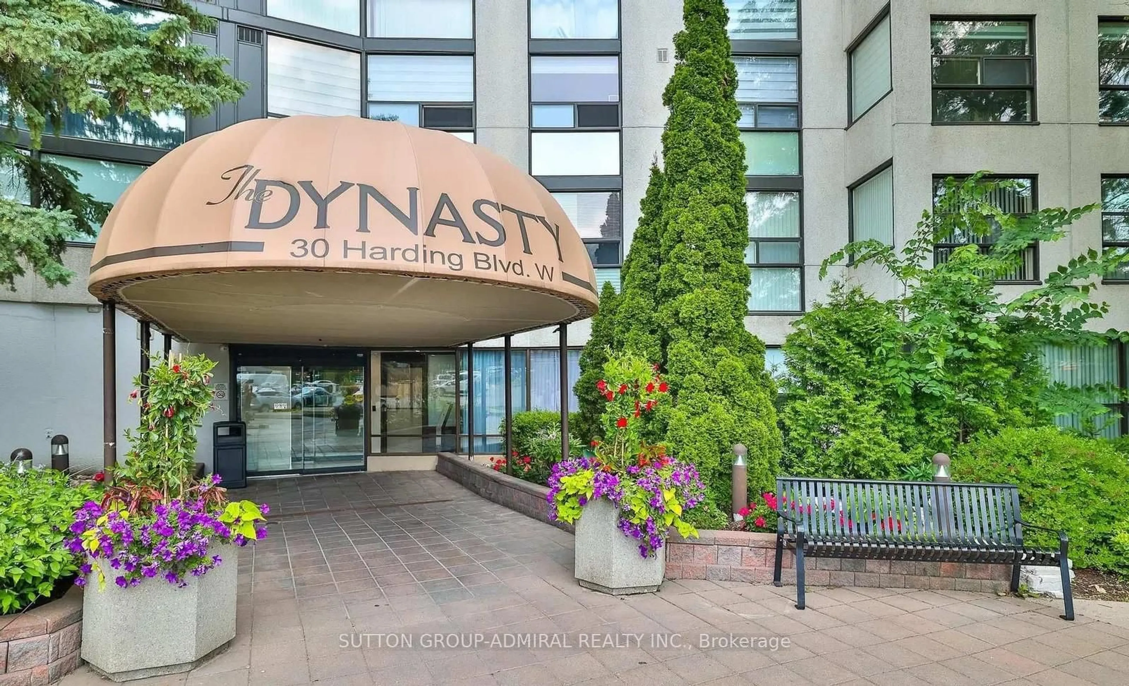 Indoor foyer for 30 Harding Blvd #917, Richmond Hill Ontario L4C 9M3