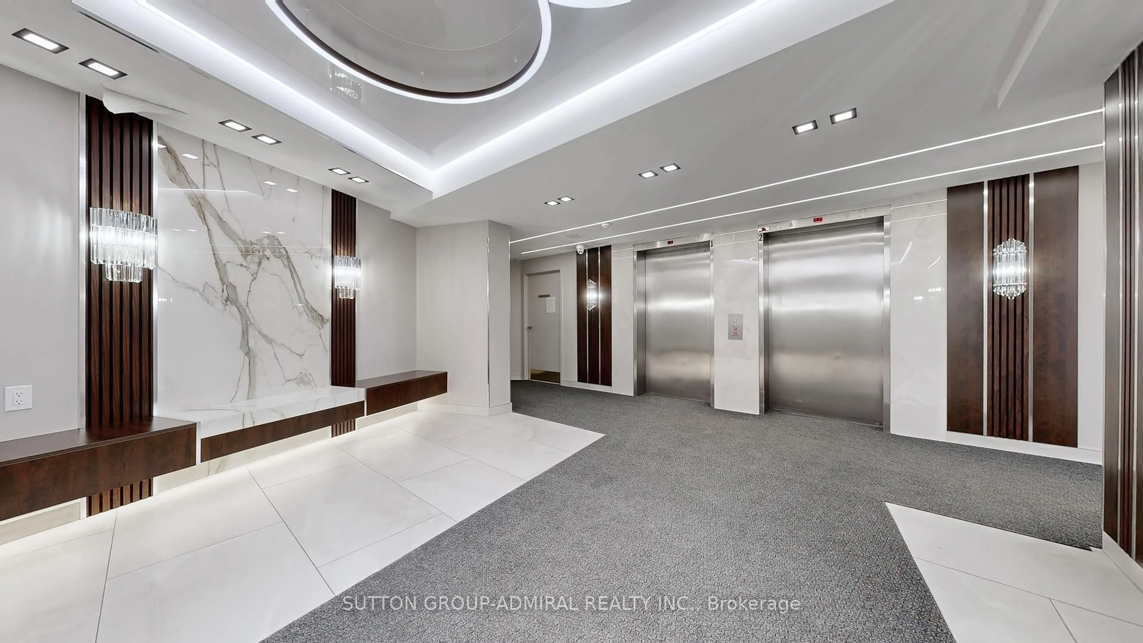 Indoor foyer for 30 Harding Blvd #917, Richmond Hill Ontario L4C 9M3