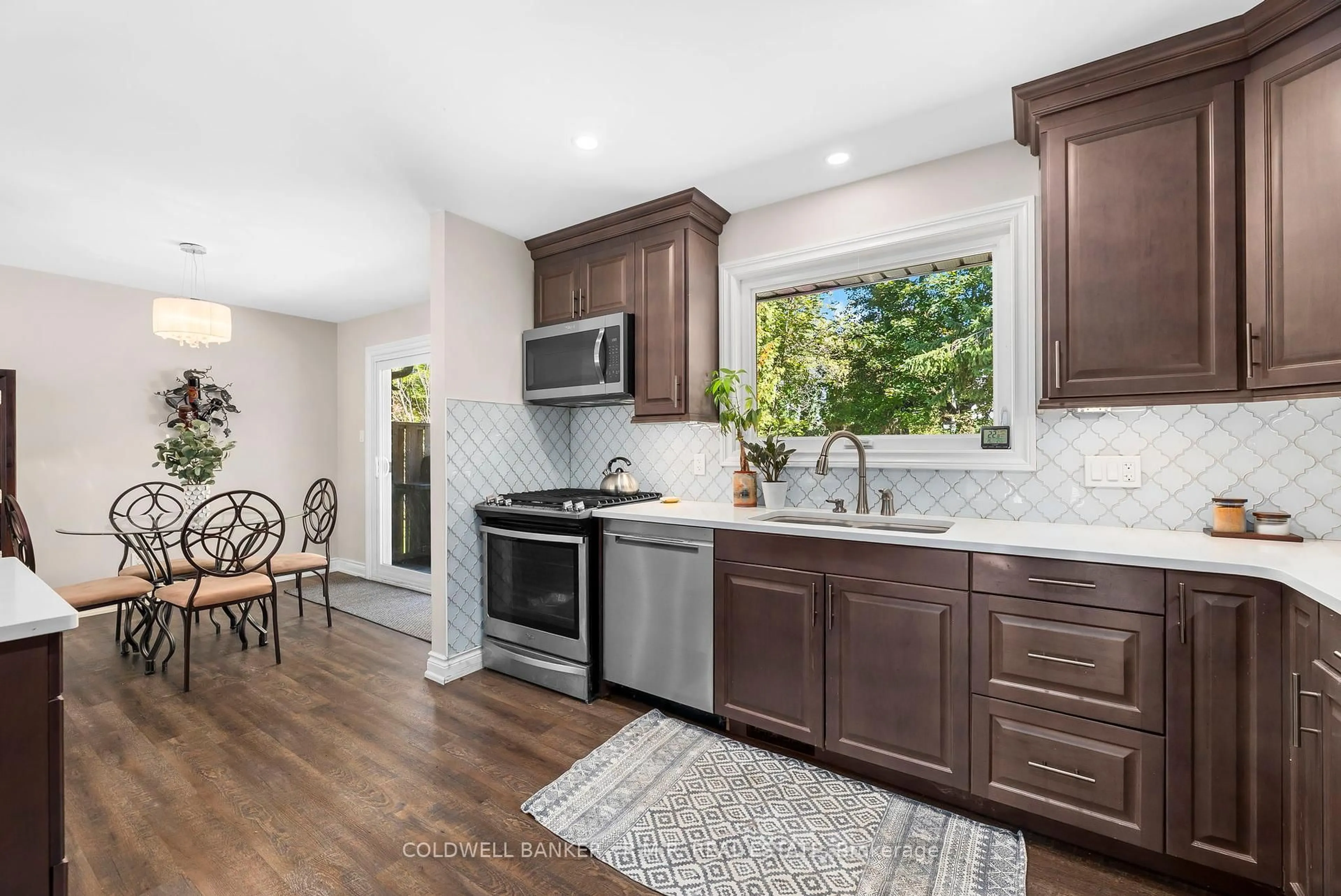 Open concept kitchen, ceramic/tile floor for 77 Main St, Uxbridge Ontario L9P 1J7