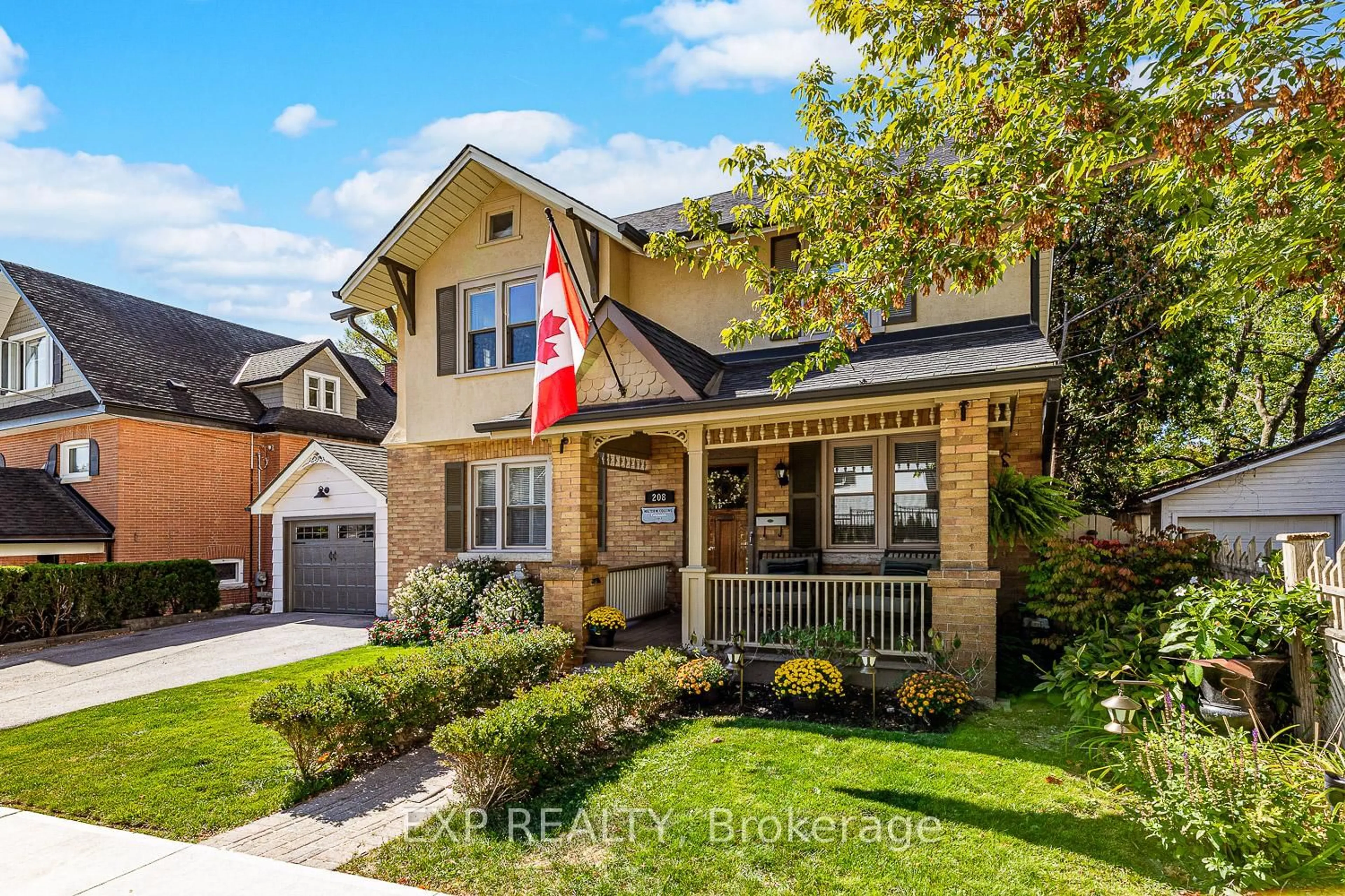Home with brick exterior material, street for 208 Lorne Ave, Newmarket Ontario L3Y 4K2