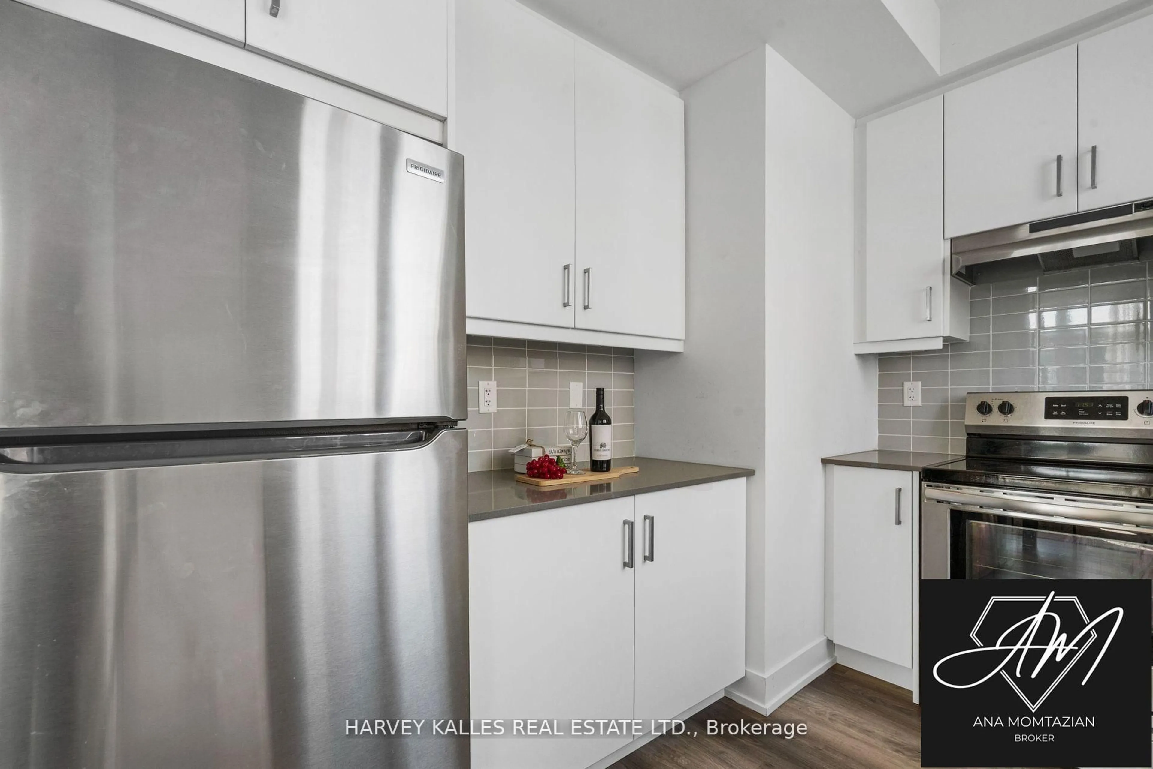 Standard kitchen, ceramic/tile floor for 9 Phelps Lane #1, Richmond Hill Ontario L4E 4H1