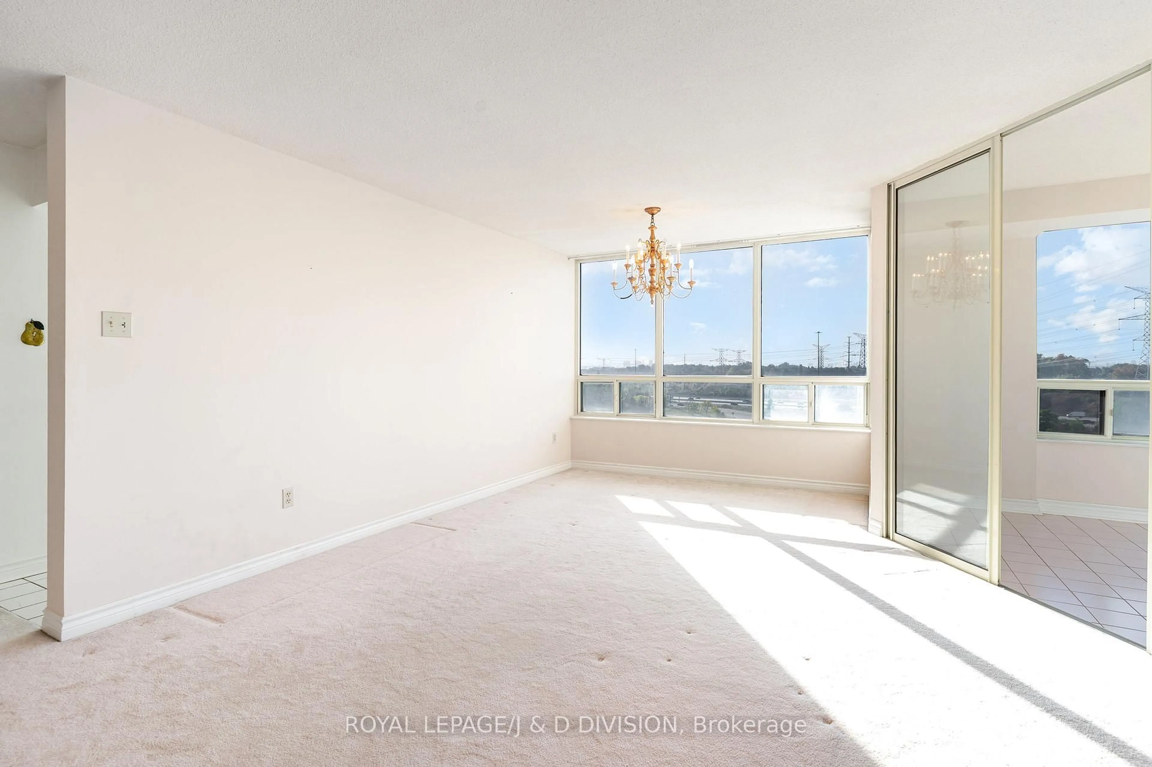 A pic of a room for 8501 Bayview Ave #815, Richmond Hill Ontario L4B 3J7
