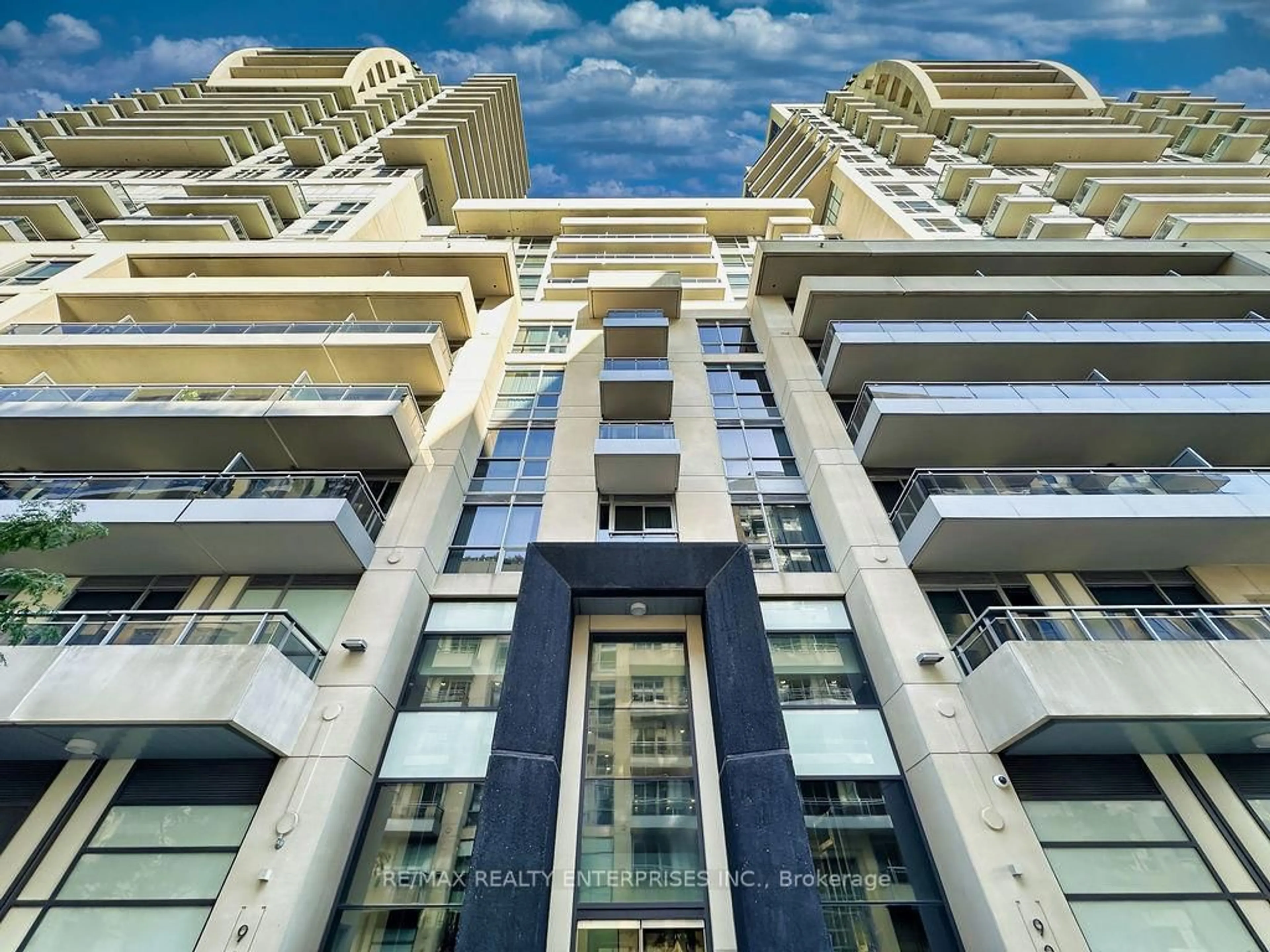 Unknown for 9205 YONGE St #802, Richmond Hill Ontario L4C 6Z2