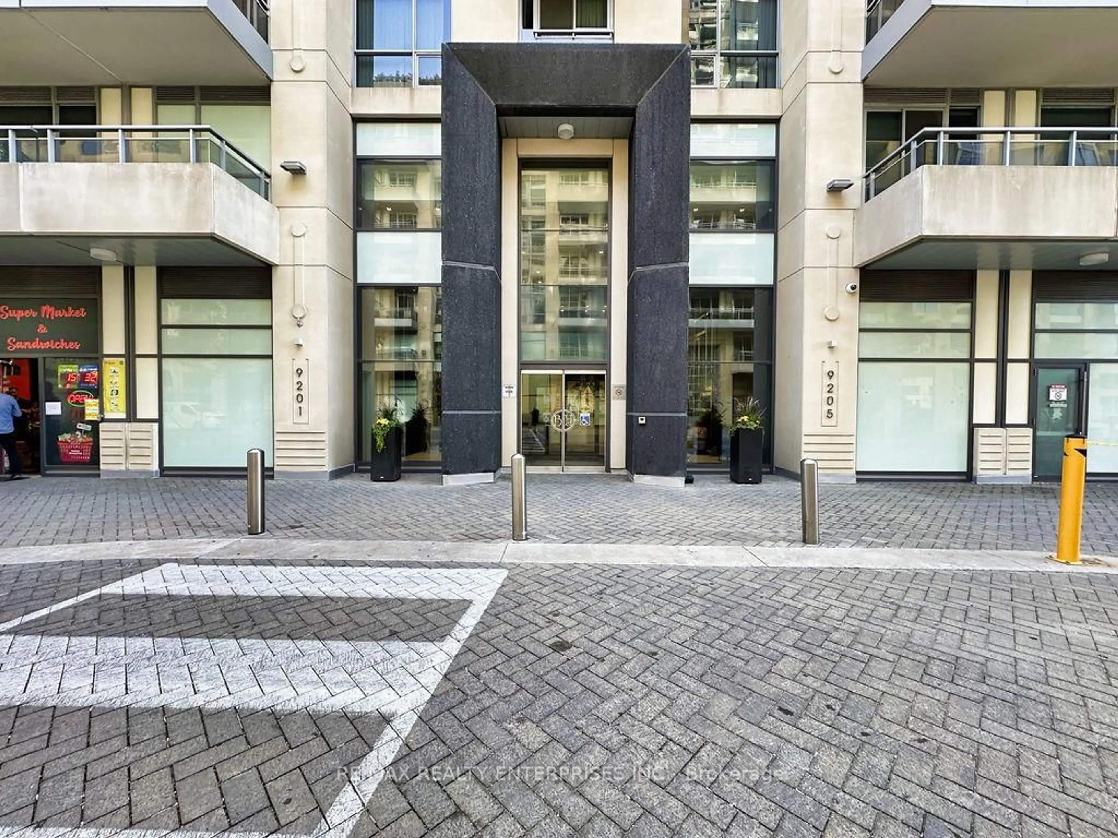 Unknown for 9205 YONGE St #802, Richmond Hill Ontario L4C 6Z2