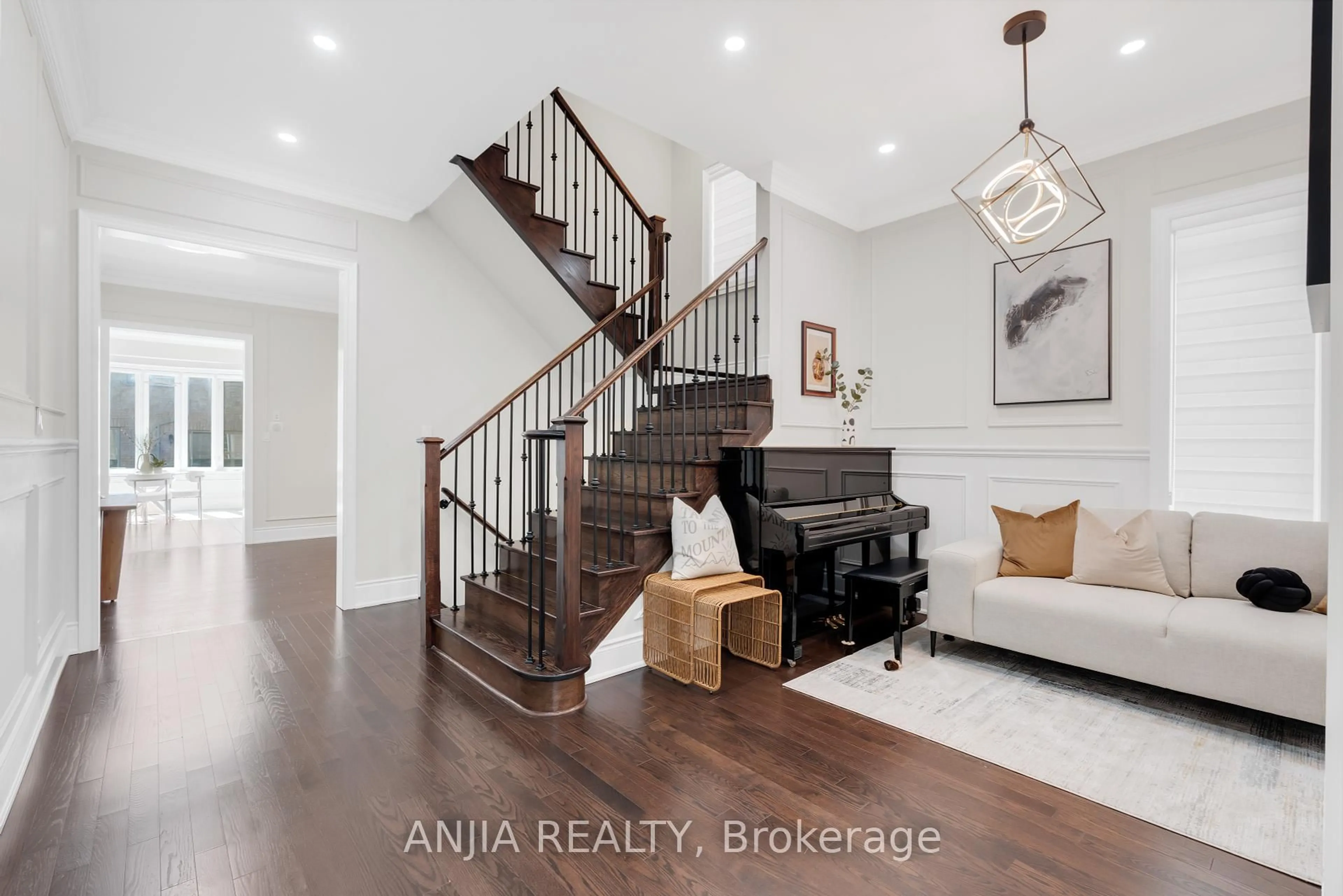 Indoor entryway for 9 Mario Ave, Markham Ontario L6C 0X8