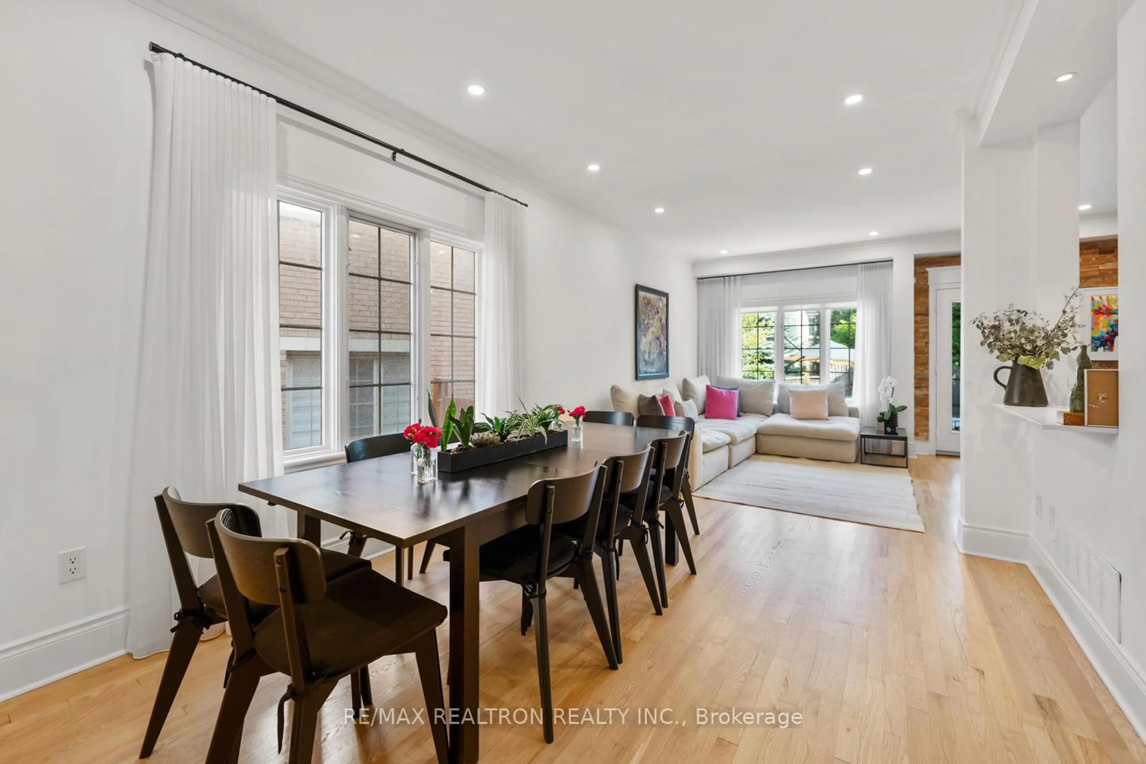 Dining room, wood/laminate floor for 136 Kingsbridge Circ, Vaughan Ontario L4J 8P2
