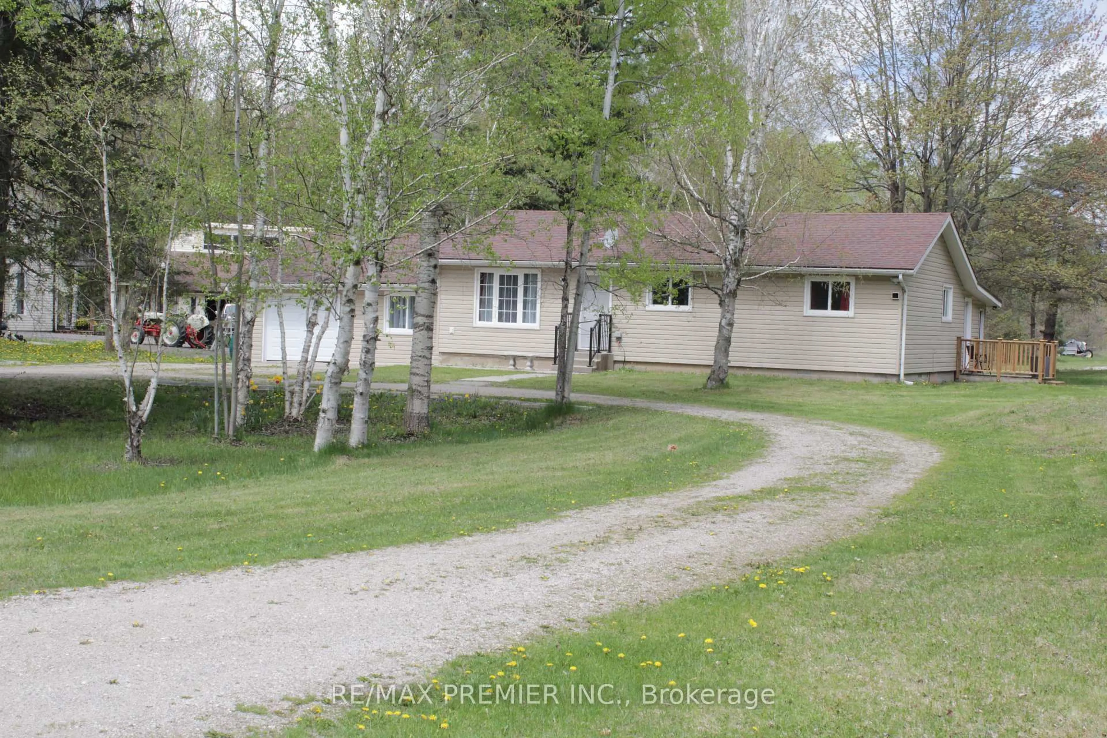 A pic from outside/outdoor area/front of a property/back of a property/a pic from drone, street for 5258 30th Side Rd, Essa Ontario L0M 1T0