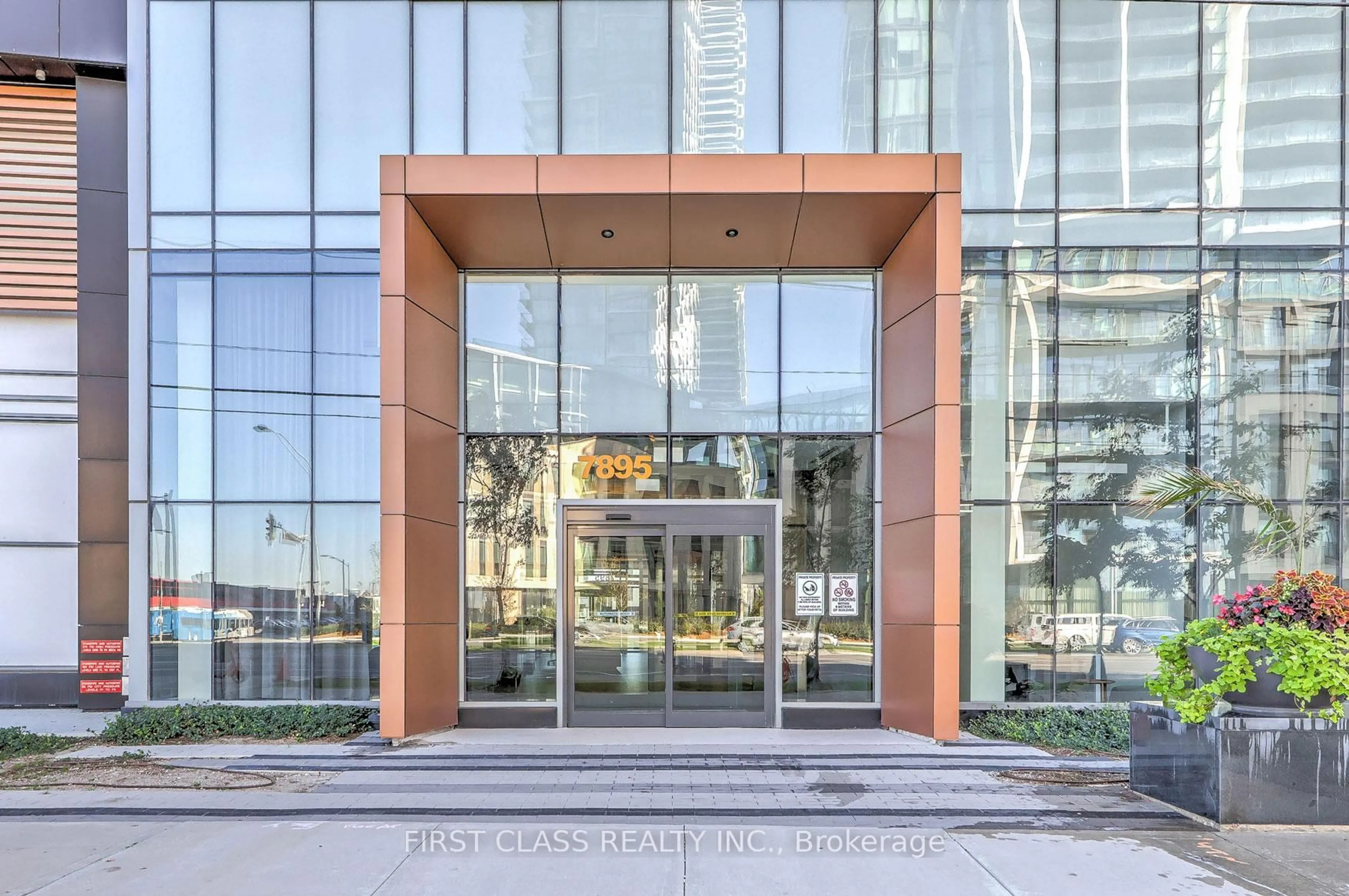 Indoor foyer for 7895 Jane St #1104, Vaughan Ontario L4K 0K2