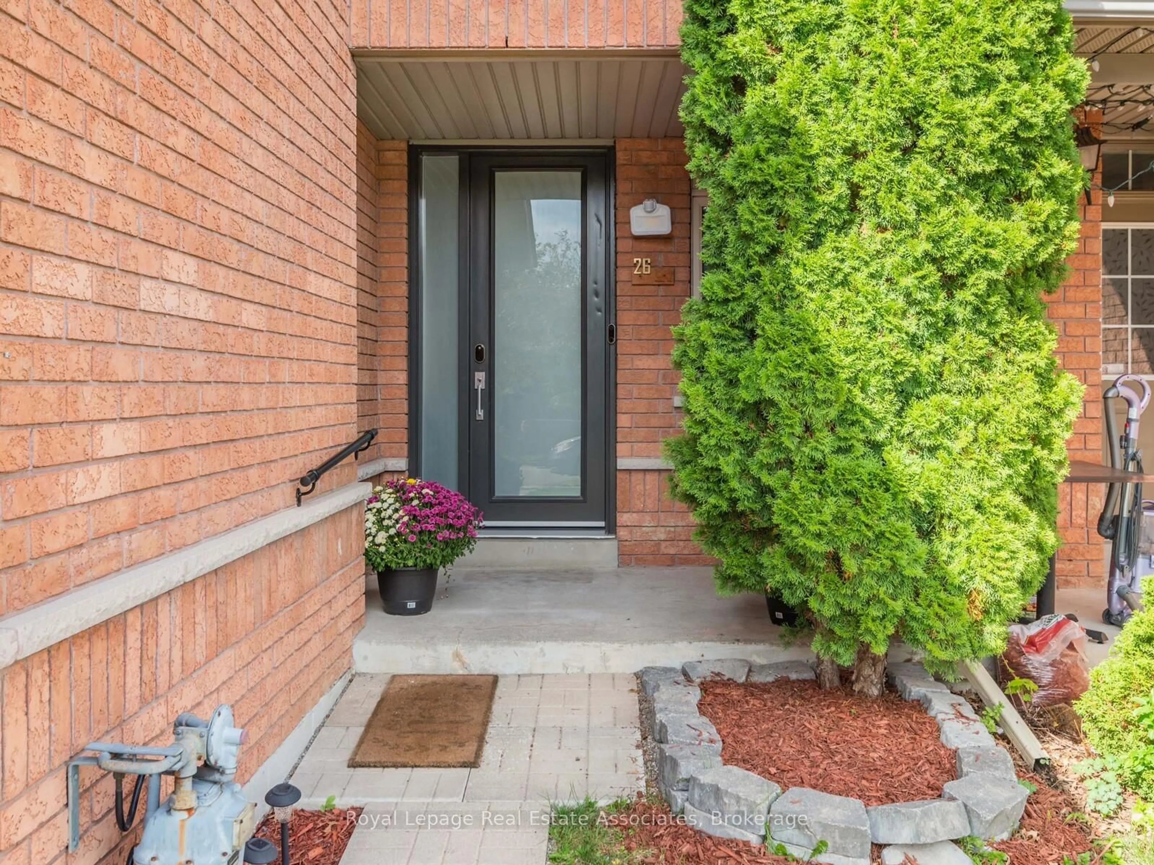 Indoor entryway for 26 Venture Ave, Richmond Hill Ontario L4S 2P2