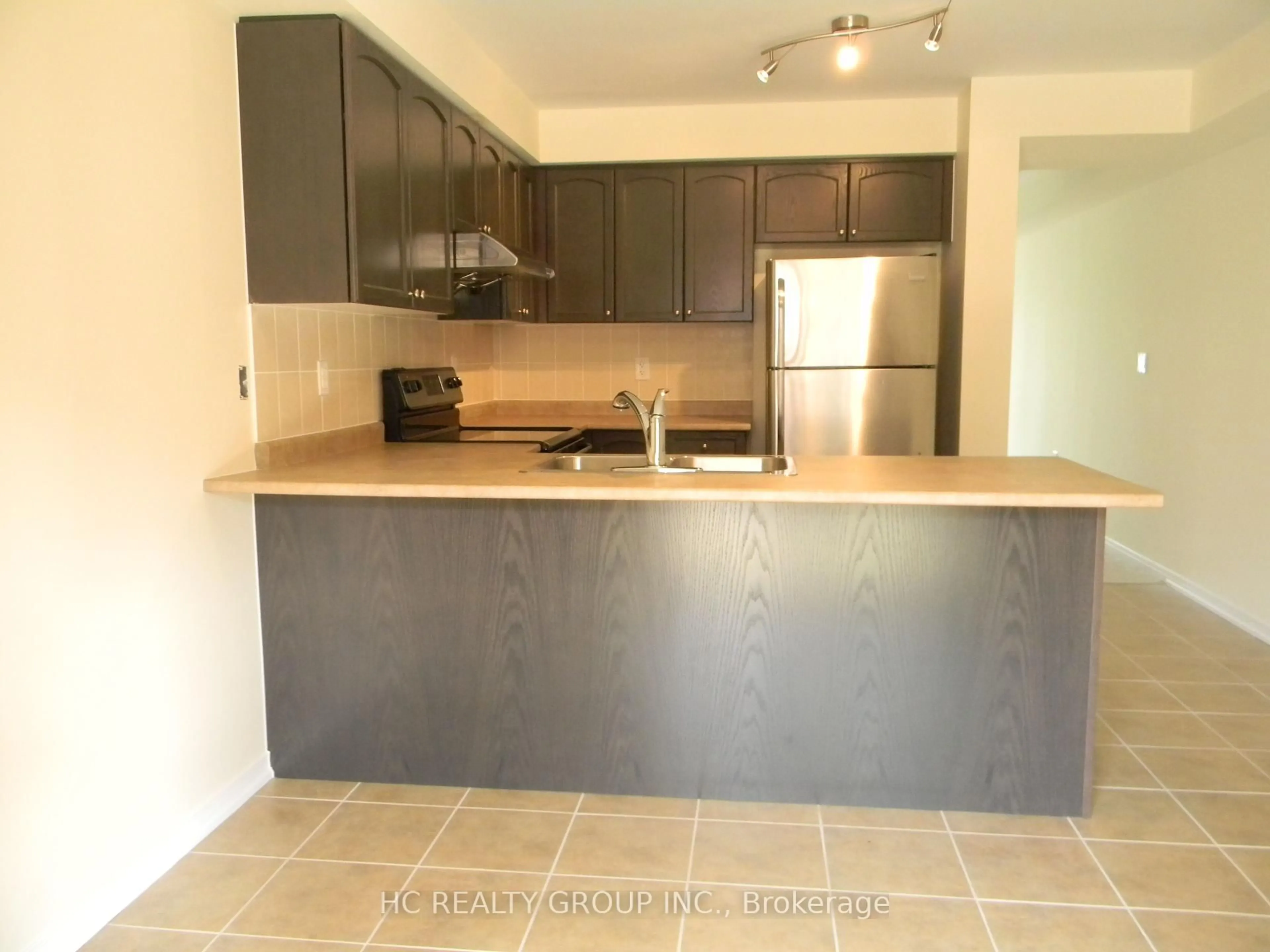 Standard kitchen, ceramic/tile floor for 5259 Major Mackenzie Dr #Major Mackenzie Dr E, Markham Ontario L6C 0N3