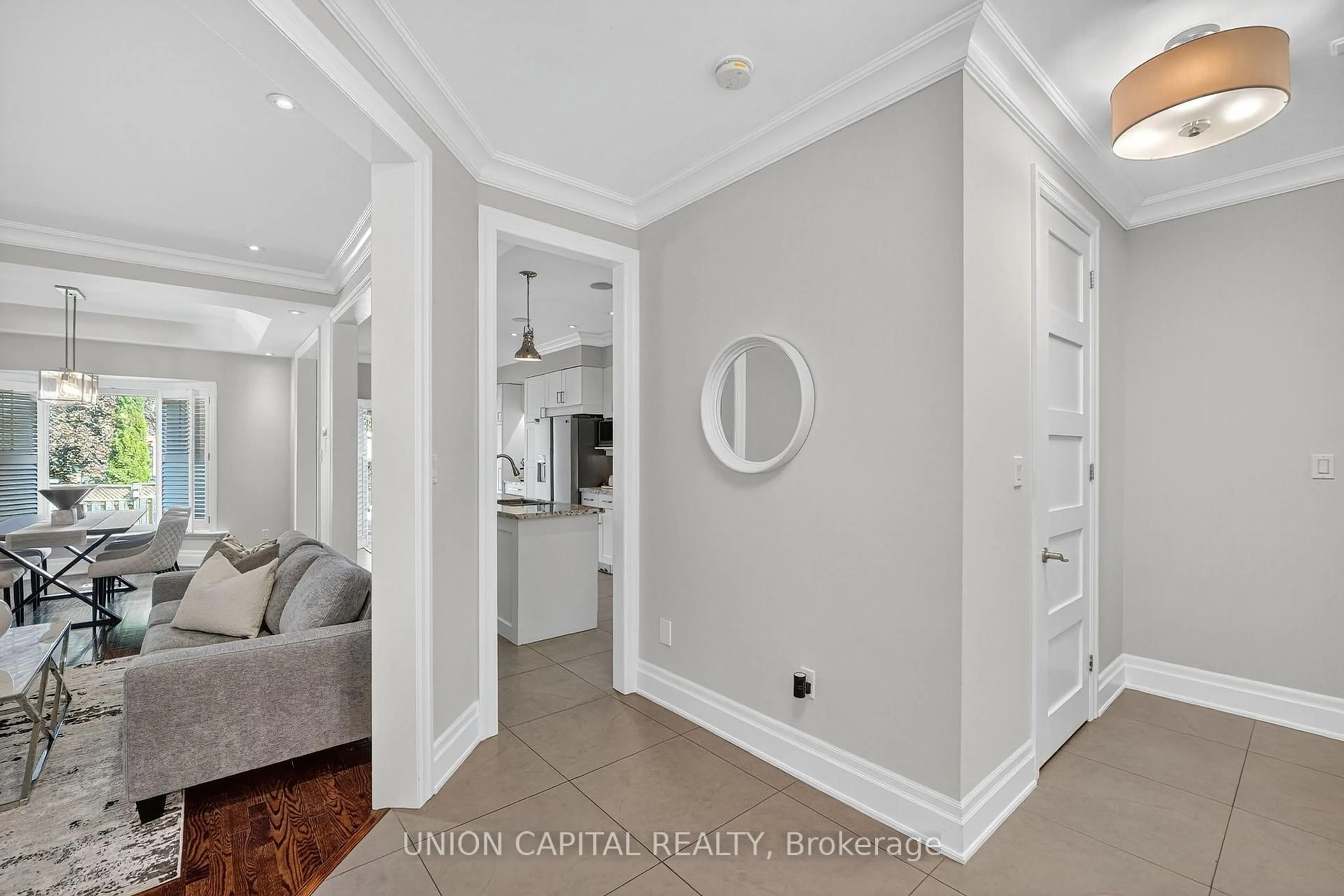 Indoor entryway for 27 Trent St, Aurora Ontario L4G 7E7