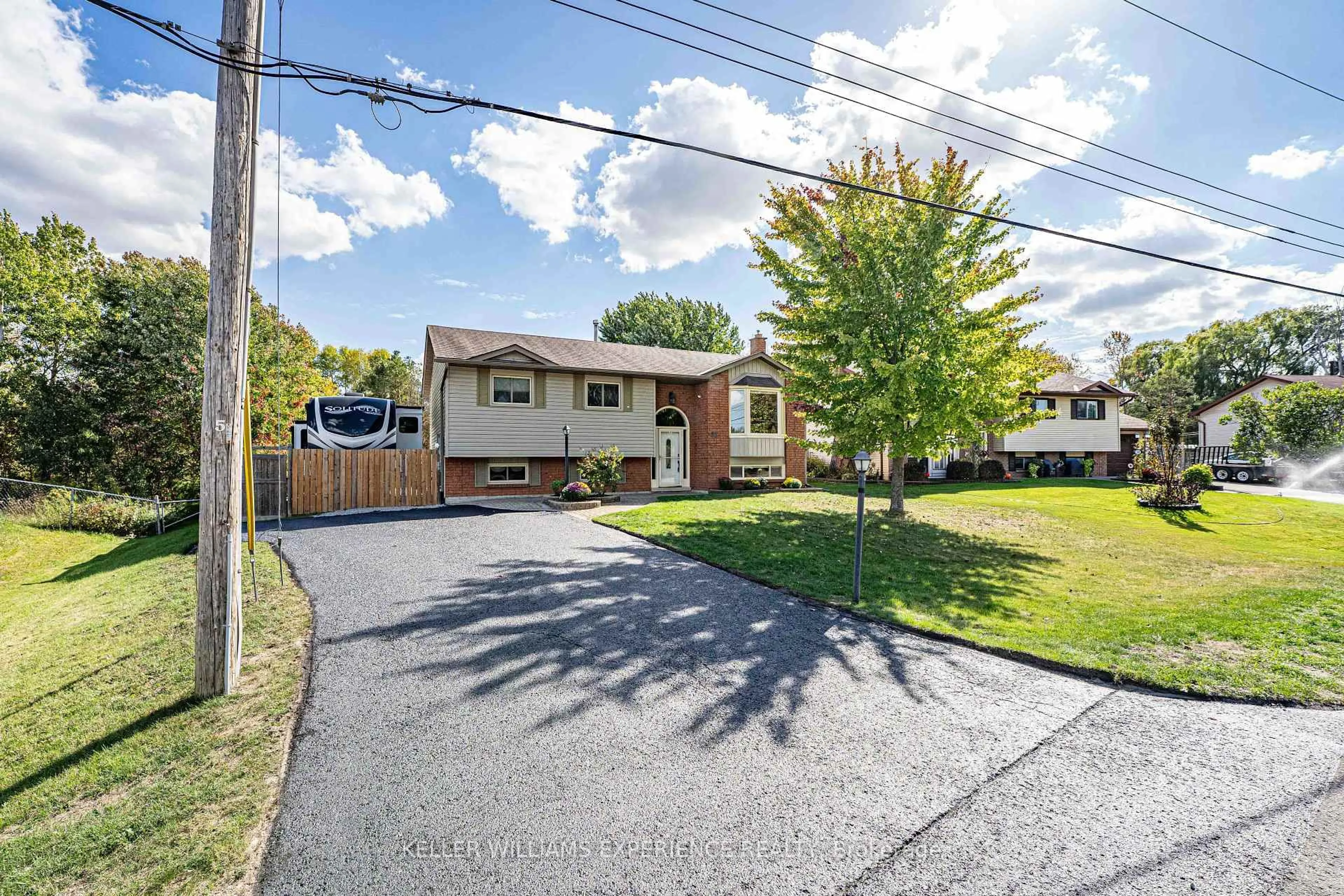 A pic from outside/outdoor area/front of a property/back of a property/a pic from drone, street for 52 ROTH St, Essa Ontario L3W 0G7