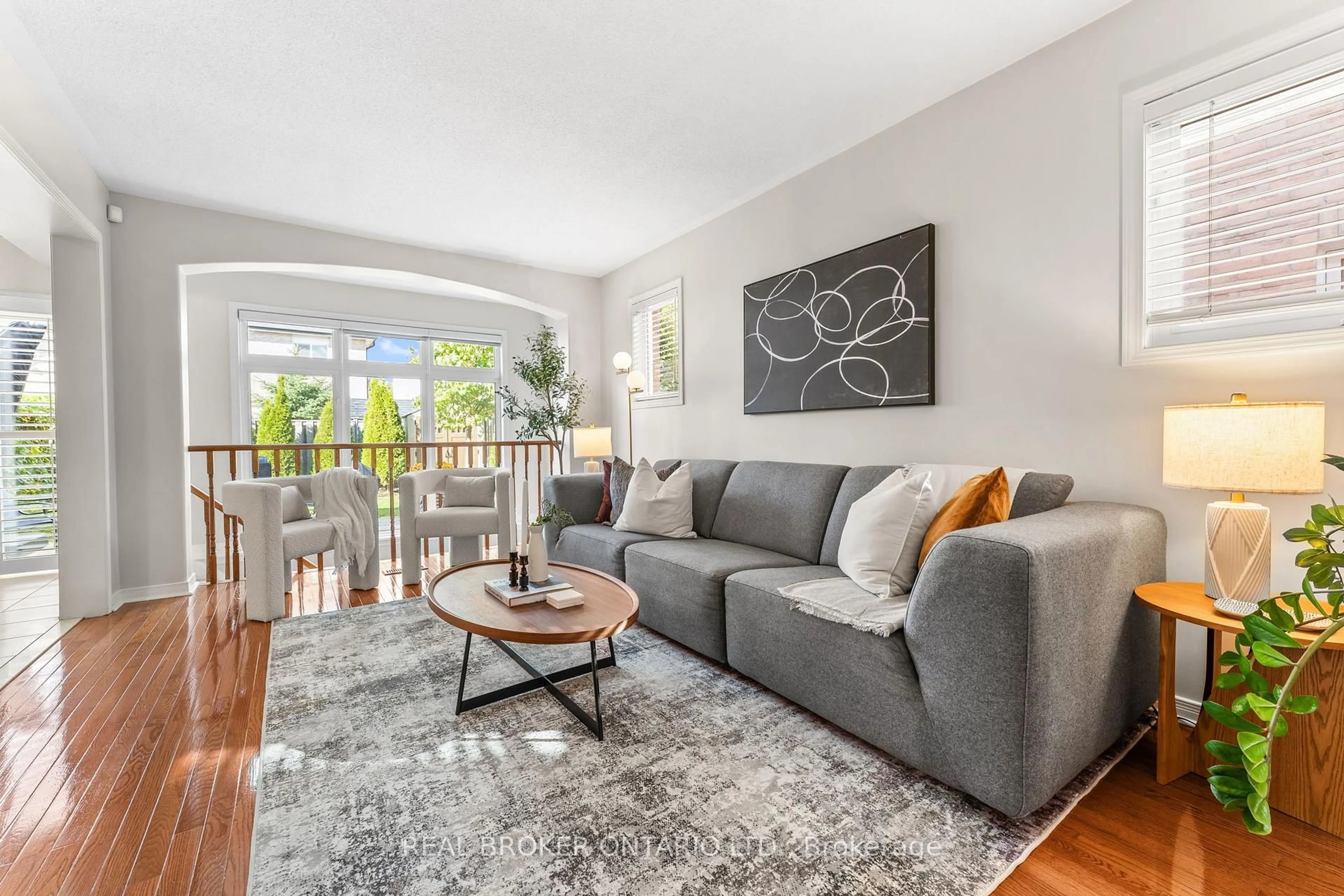 Living room with furniture, unknown for 76 Madison Ave, Richmond Hill Ontario L4E 4P4