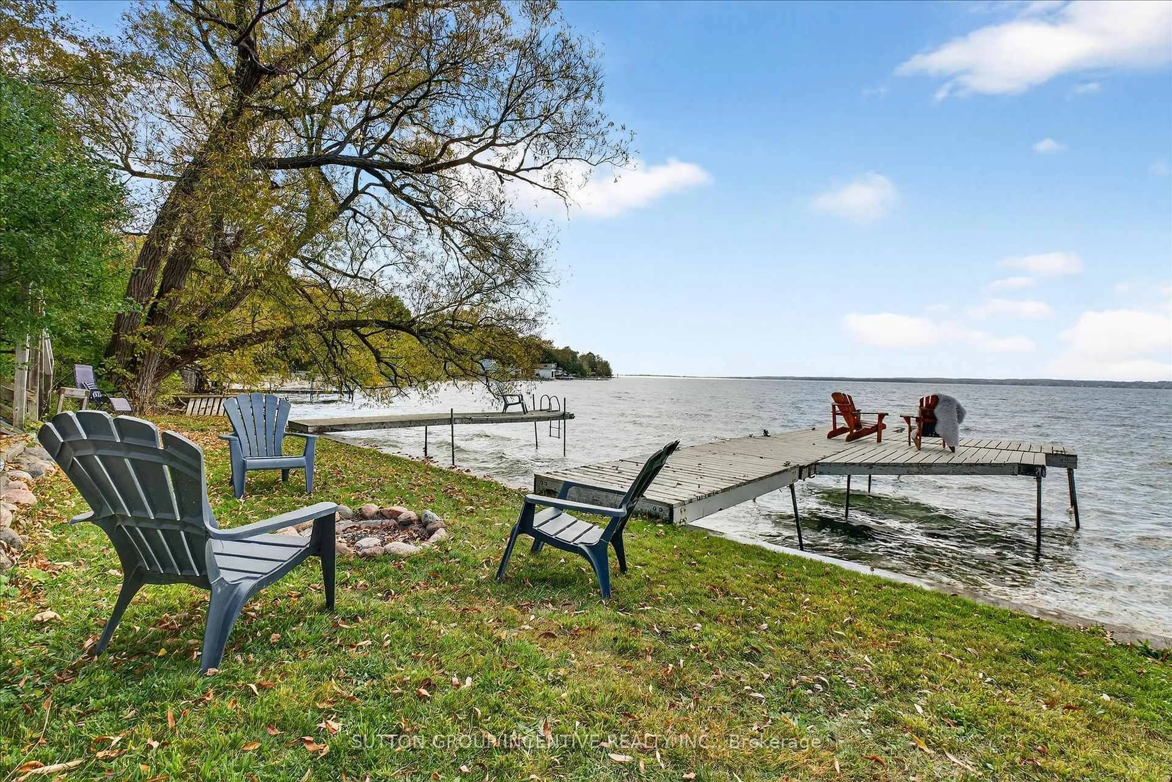 Patio, water/lake/river/ocean view for 183 Lake Dr, Georgina Ontario L4P 3C8