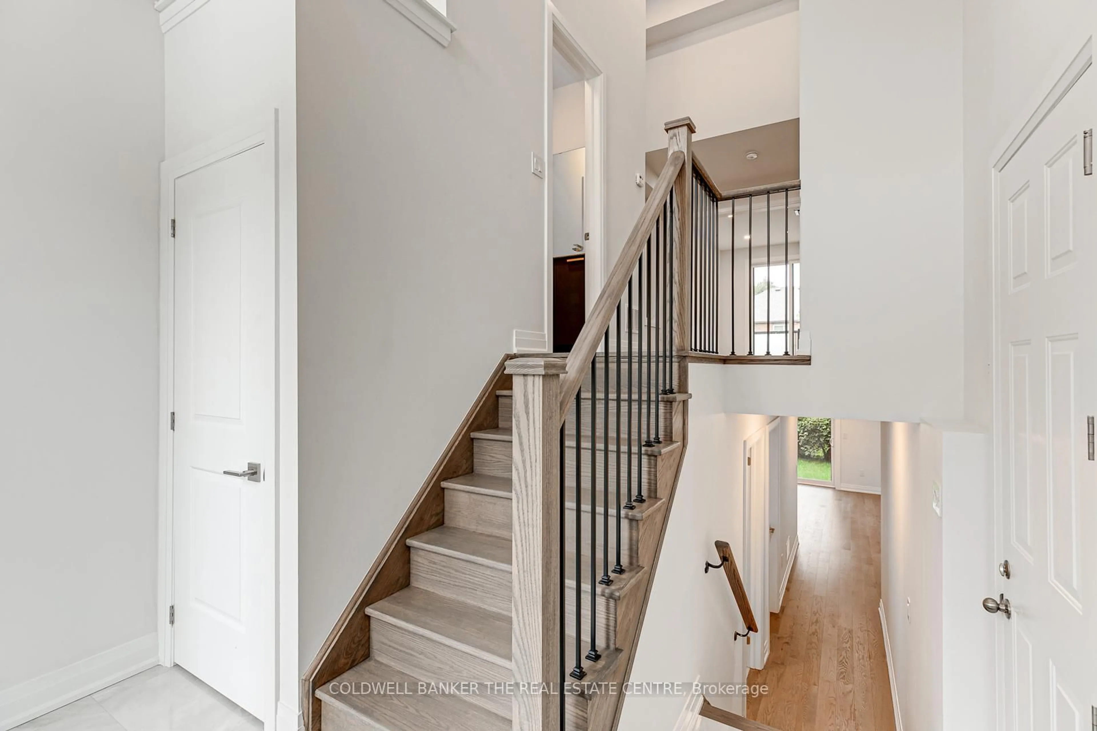 Stairs for 549 New England Crt, Newmarket Ontario L3X 2Z2