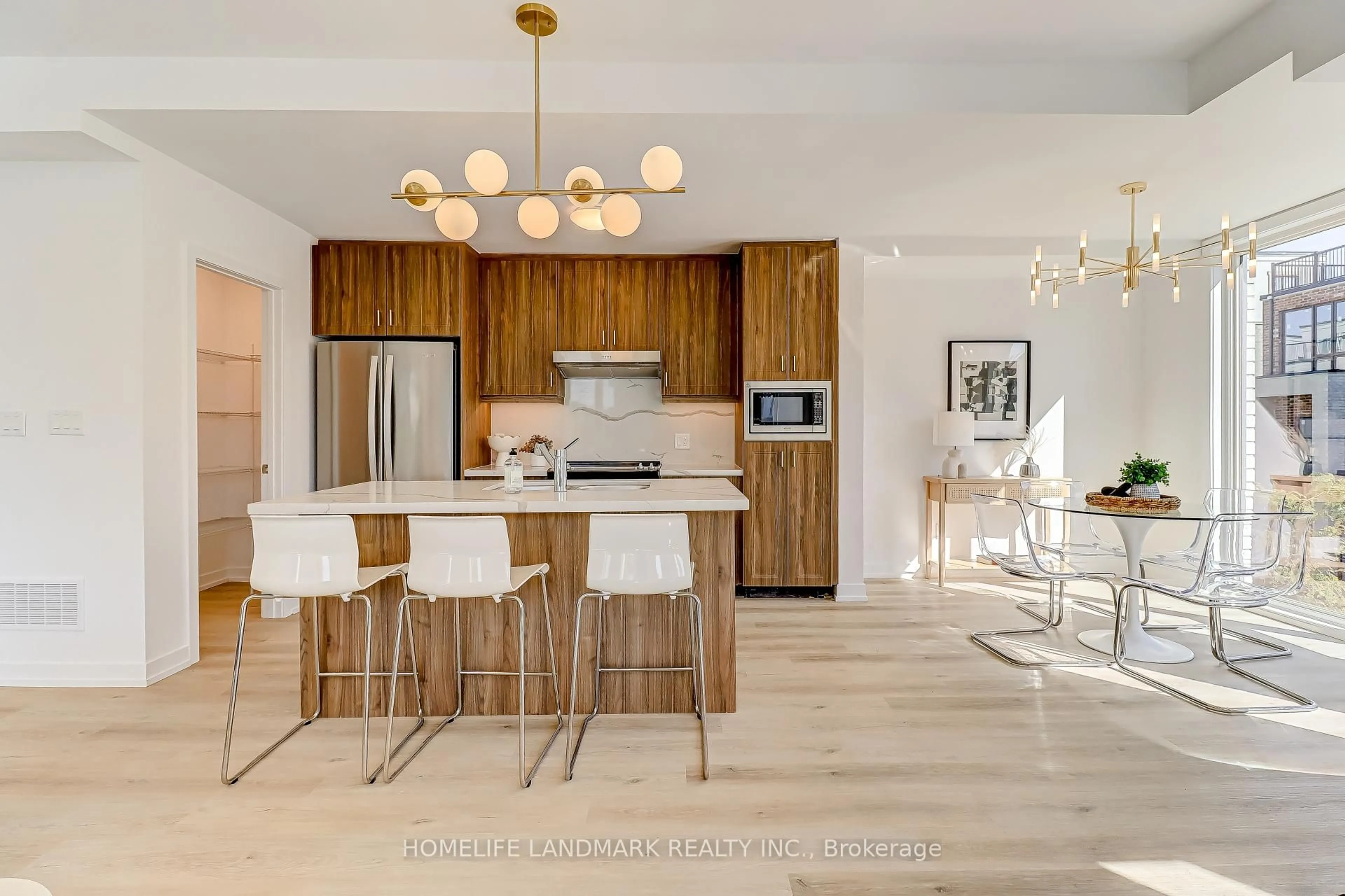 Open concept kitchen, ceramic/tile floor for 16 Bancroft Lane, Richmond Hill Ontario L4E 1M1