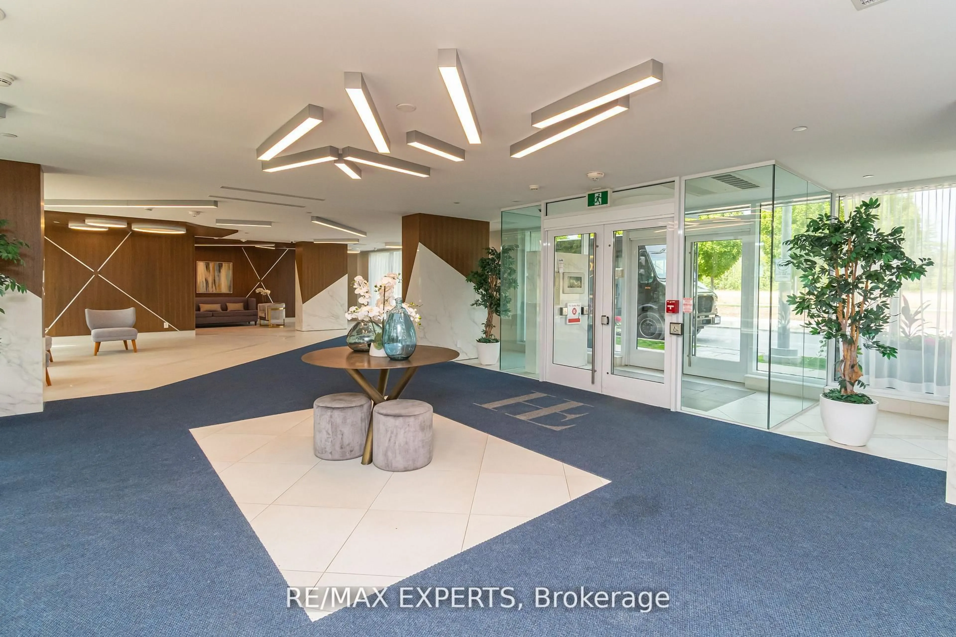 Indoor foyer for 301 Sea Ray Ave #C315, Innisfil Ontario L9S 0L8