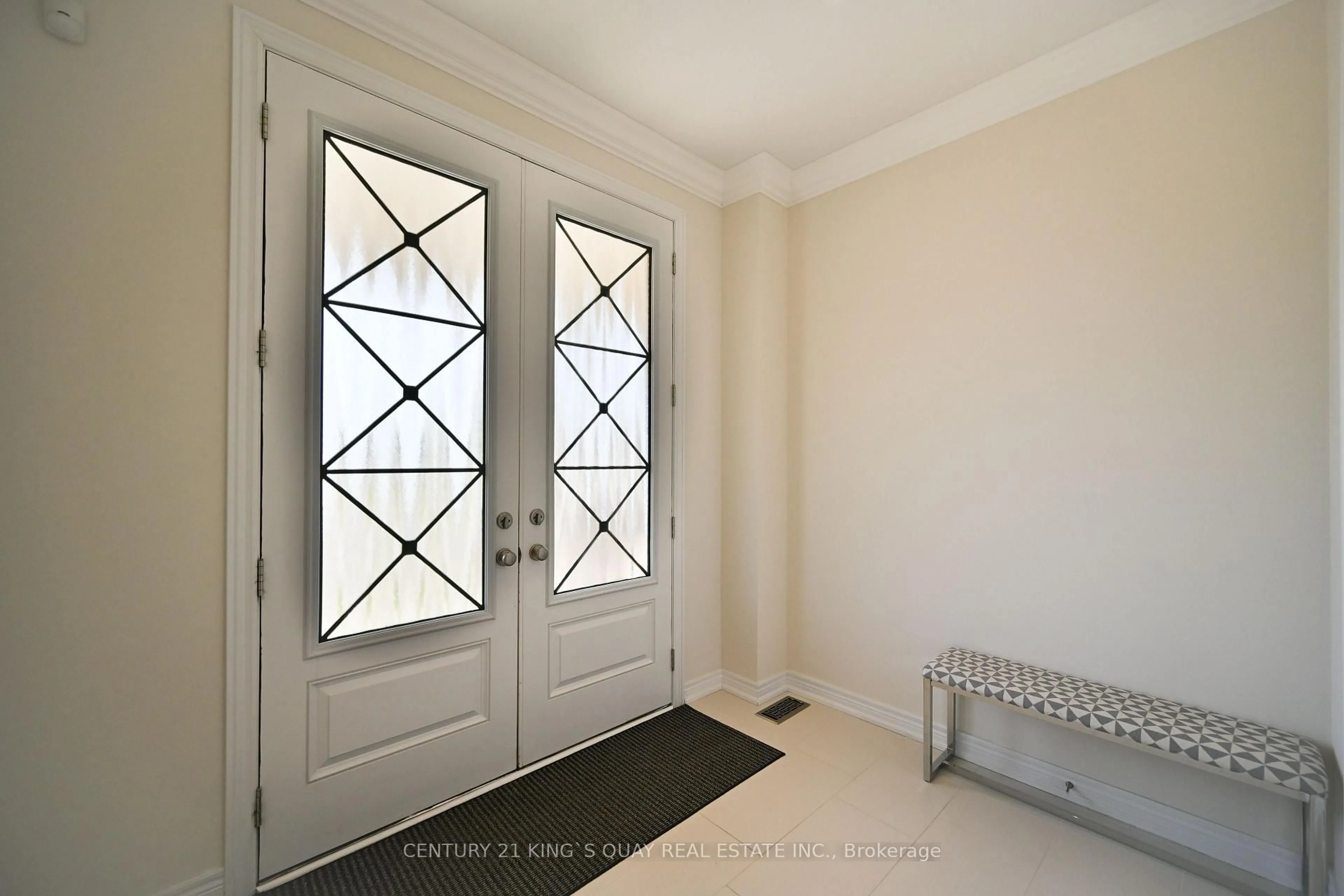 Indoor entryway for 356 Hartwell Way, Aurora Ontario L4G 0W5