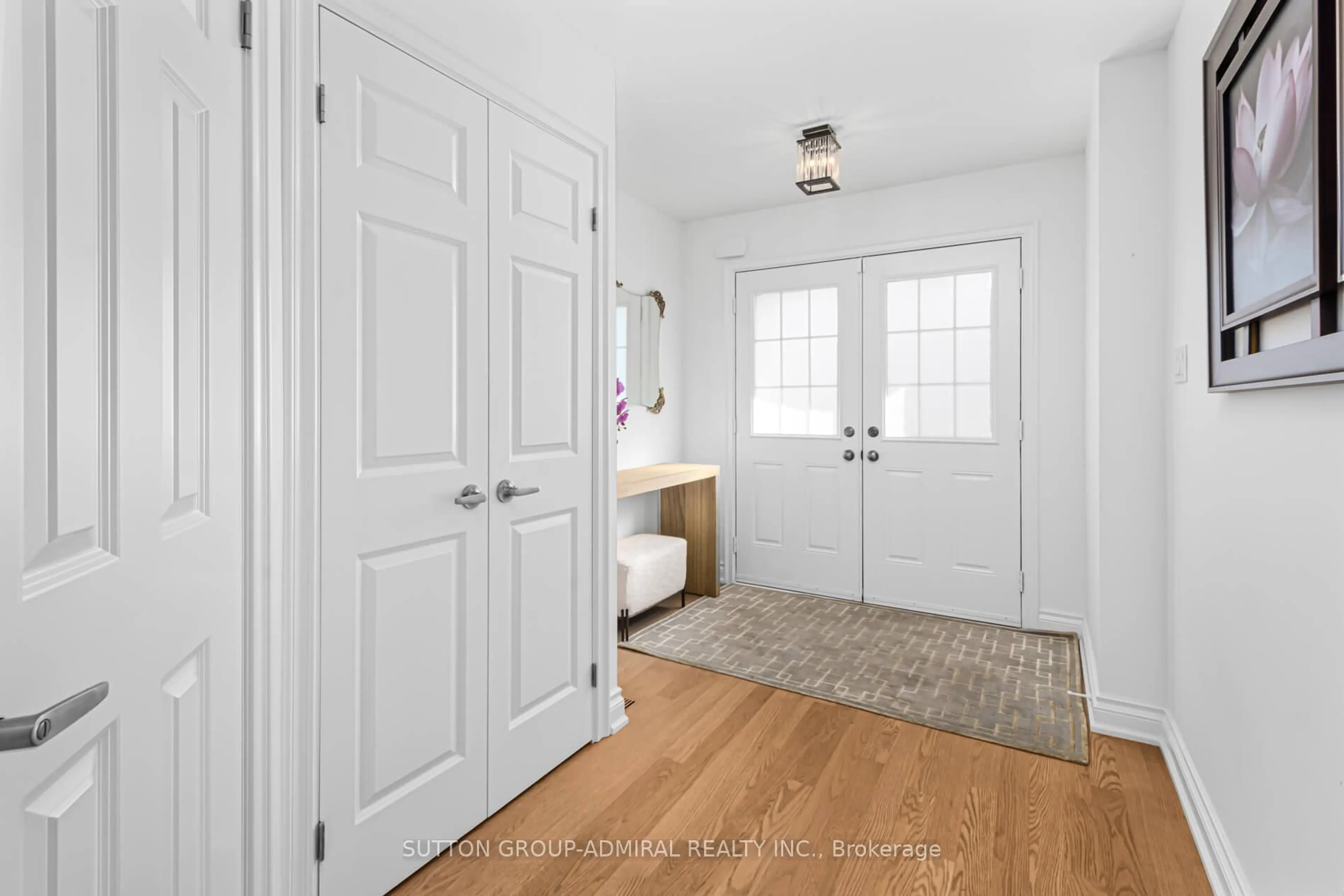 Indoor entryway for 10 Oak Park Cres, Vaughan Ontario L6A 0B3