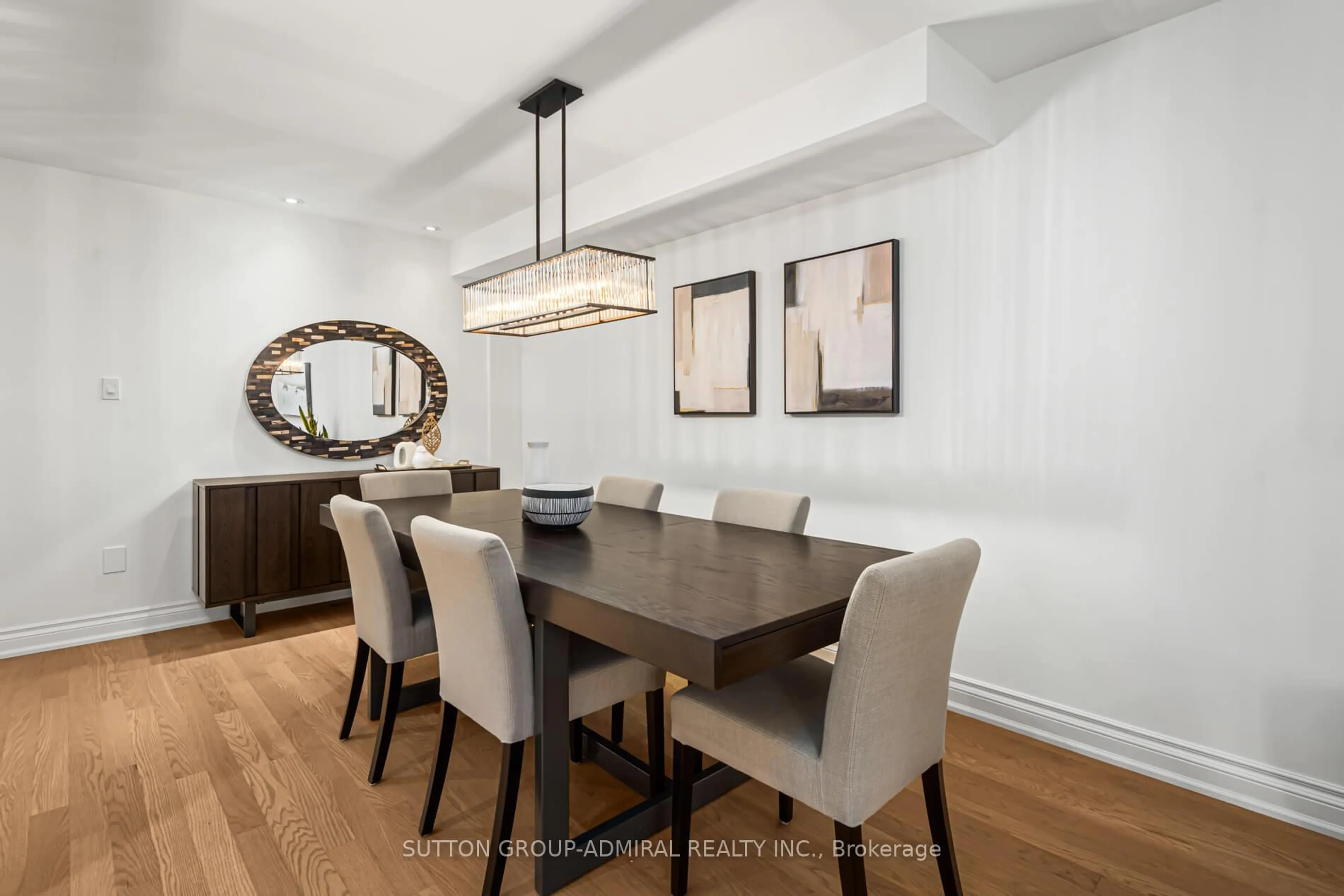 Dining room, wood/laminate floor for 10 Oak Park Cres, Vaughan Ontario L6A 0B3