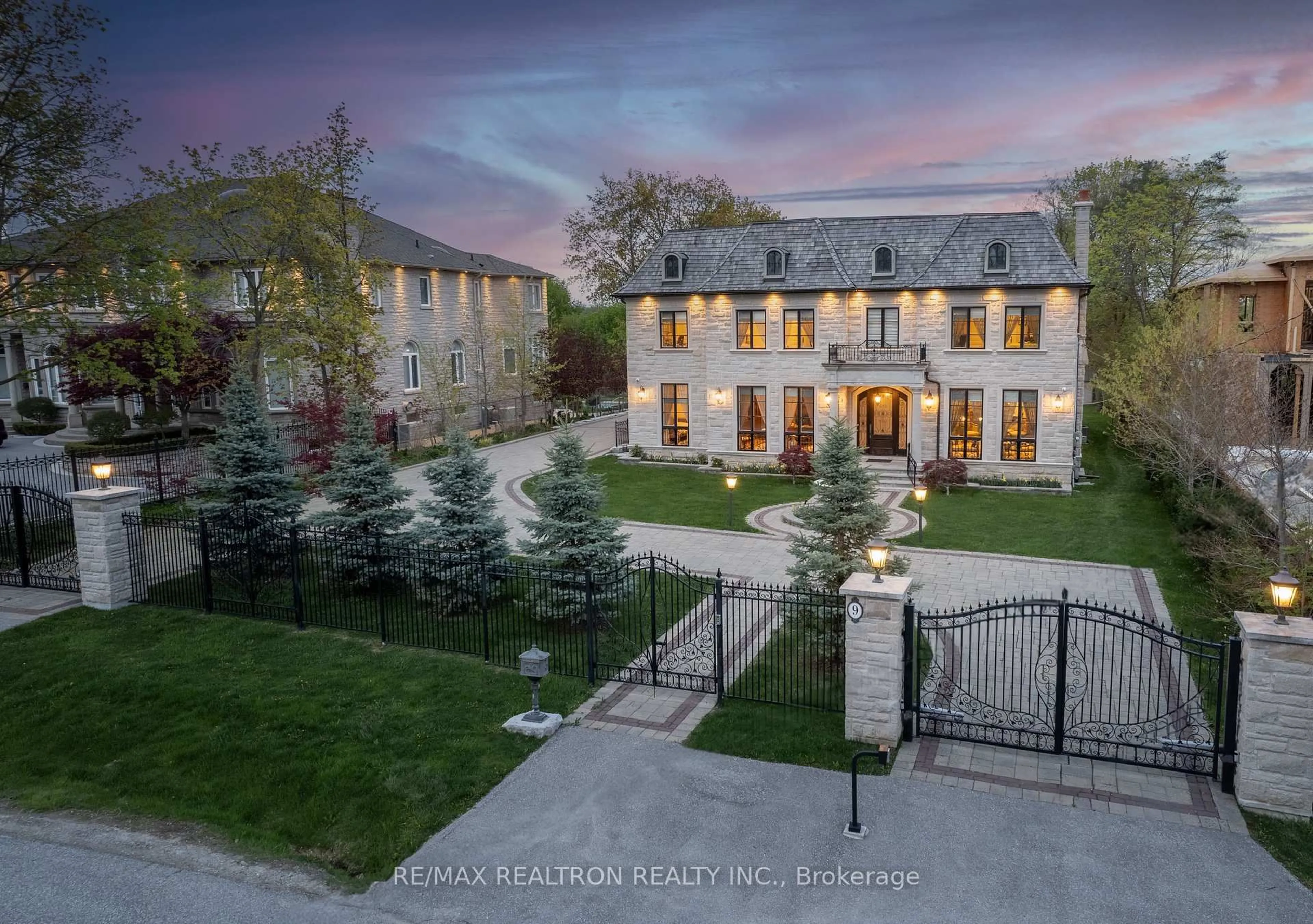 A pic from outside/outdoor area/front of a property/back of a property/a pic from drone, street for 9 Thornbank Rd, Vaughan Ontario L4J 2A1