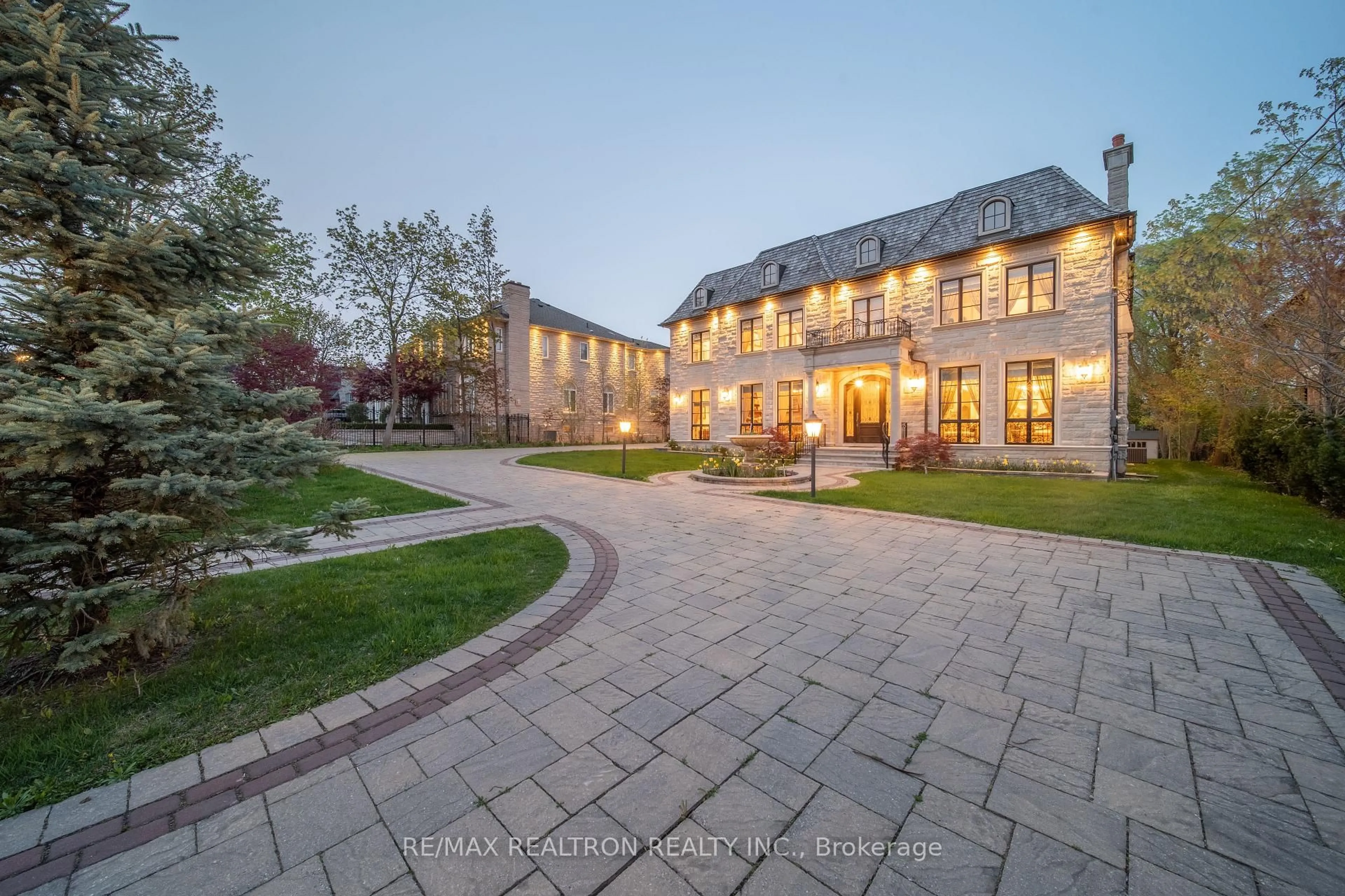 A pic from outside/outdoor area/front of a property/back of a property/a pic from drone, street for 9 Thornbank Rd, Vaughan Ontario L4J 2A1