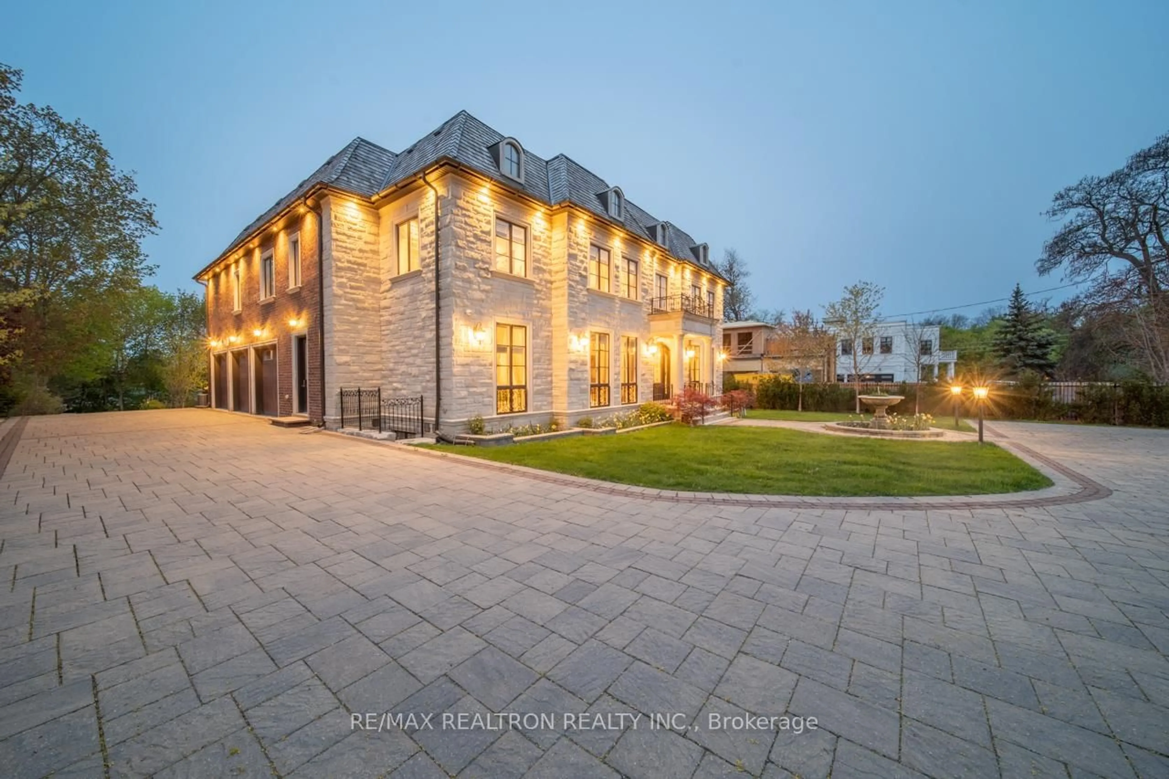 A pic from outside/outdoor area/front of a property/back of a property/a pic from drone, building for 9 Thornbank Rd, Vaughan Ontario L4J 2A1