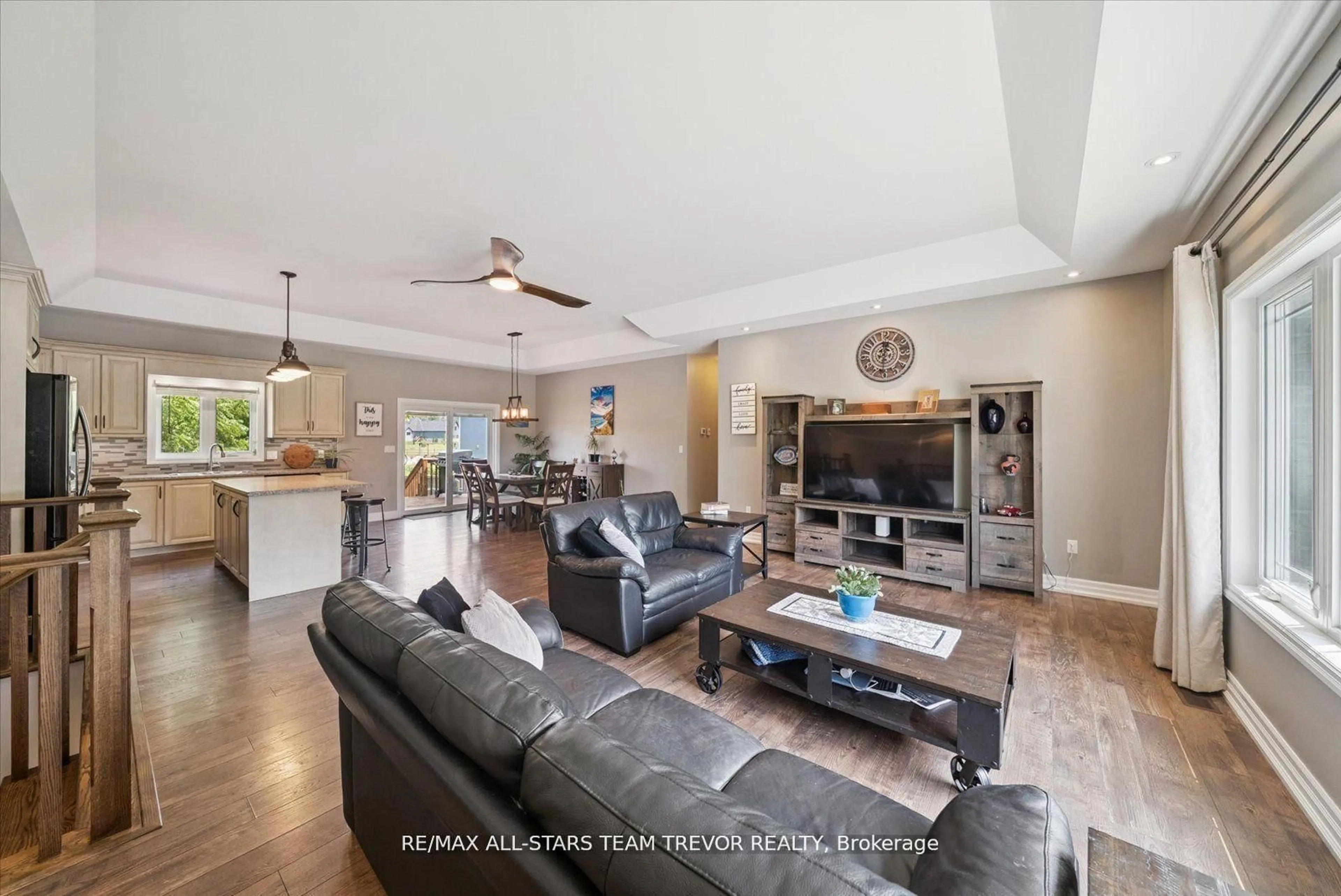 Open concept kitchen, ceramic/tile floor for 187 Riverbank Dr, Georgina Ontario L0E 1N0