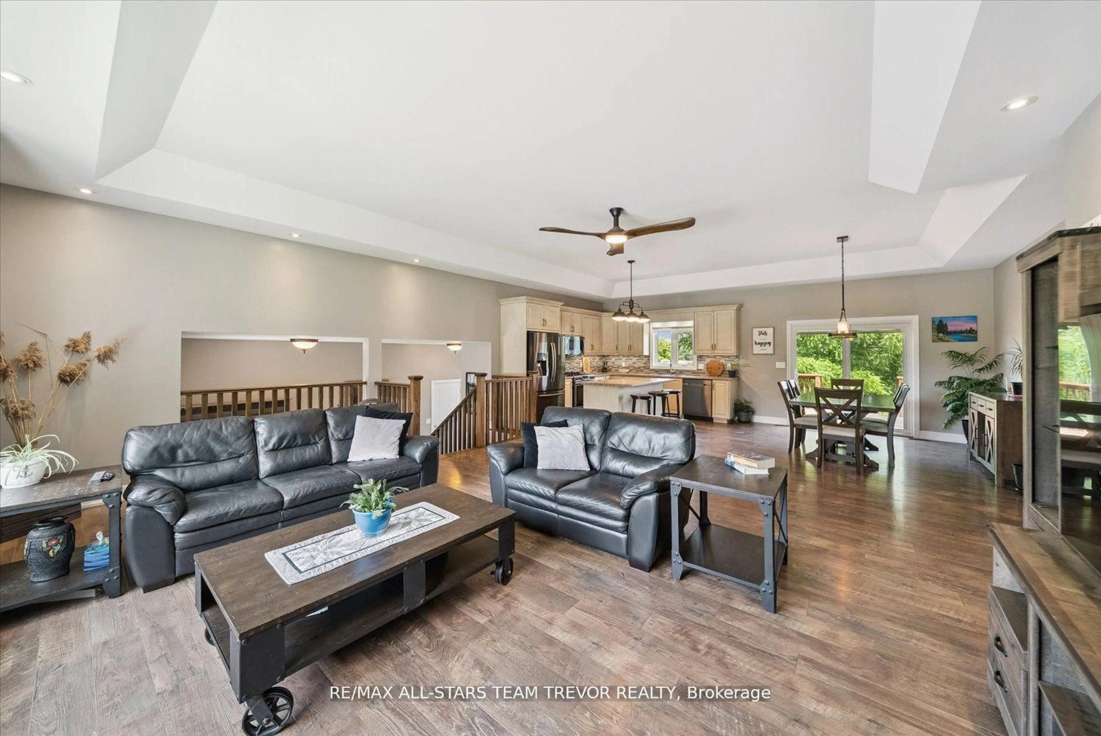 Living room with furniture, unknown for 187 Riverbank Dr, Georgina Ontario L0E 1N0