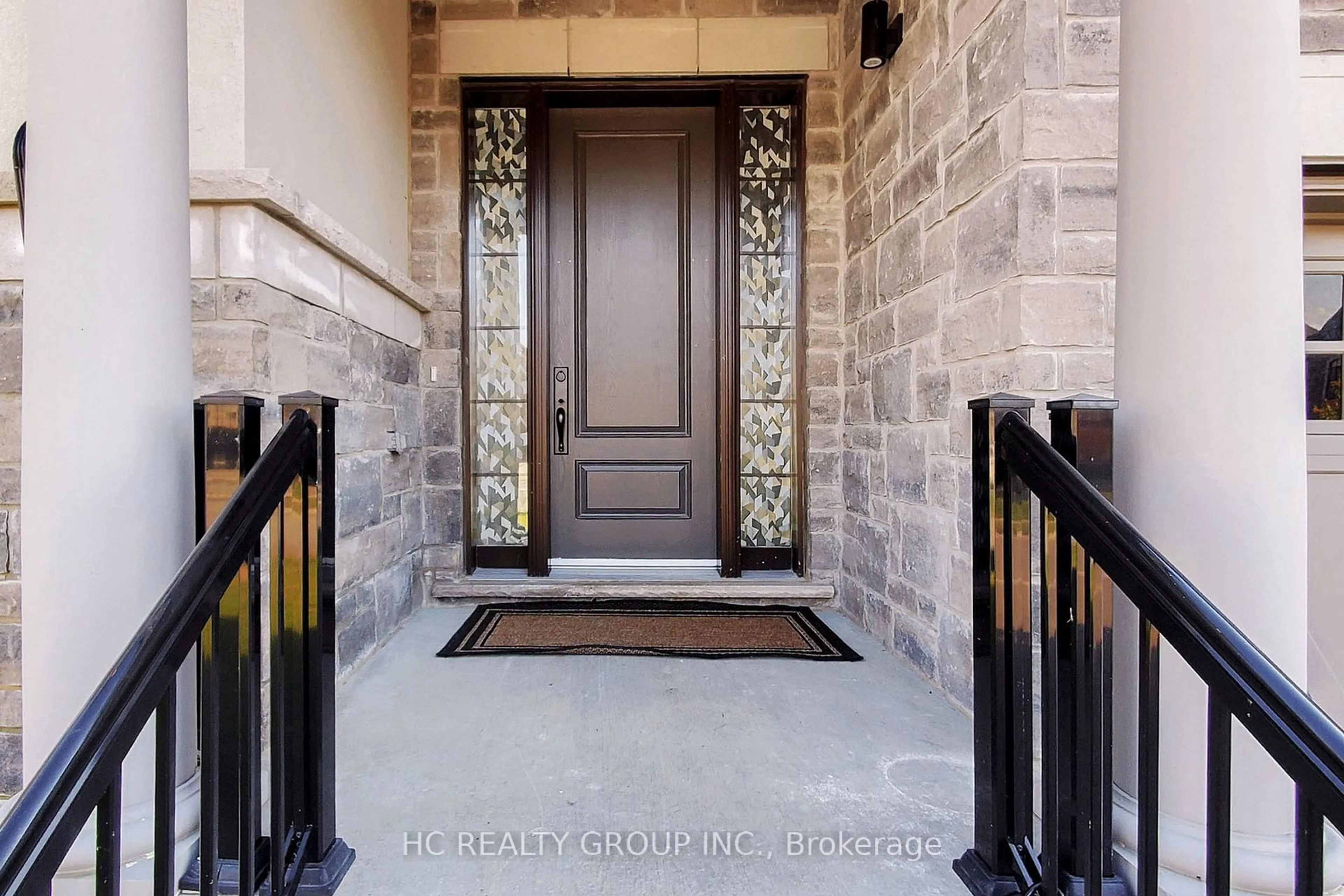 Indoor entryway for 356 Touch Gold Cres, Aurora Ontario L4G 3X4