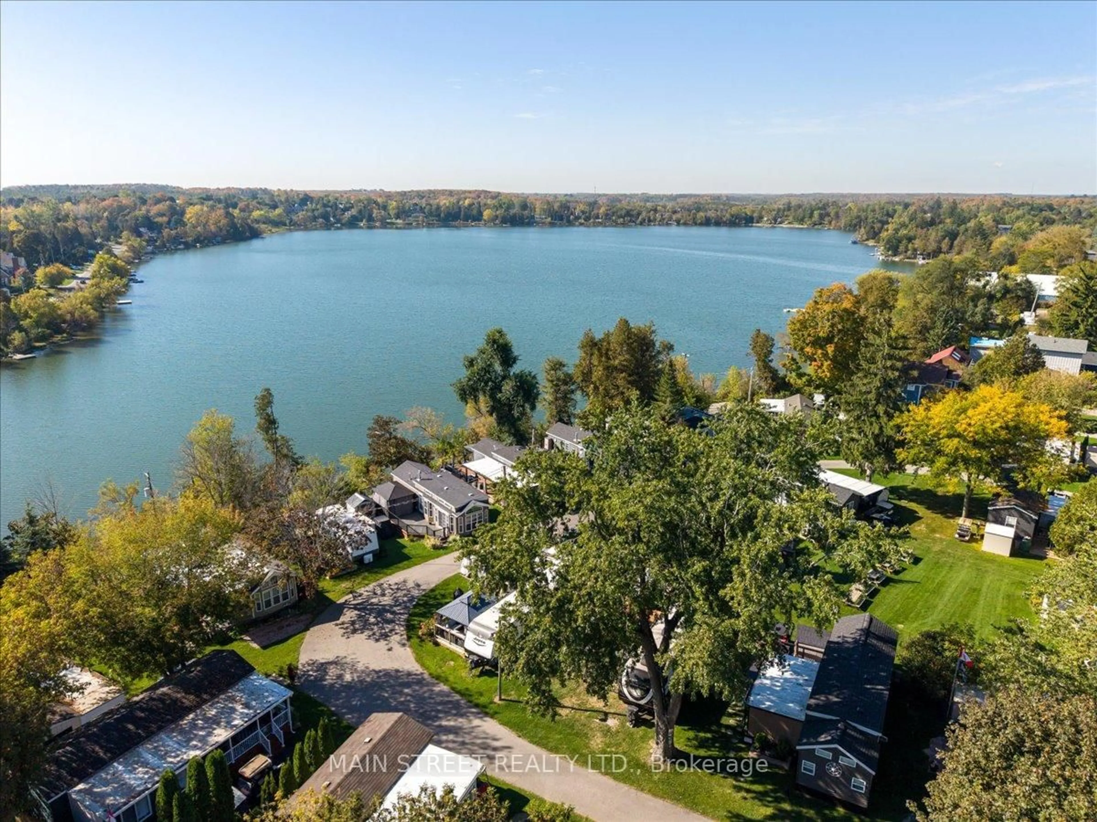 A pic from outside/outdoor area/front of a property/back of a property/a pic from drone, water/lake/river/ocean view for 15 Hawaiian Circ, Whitchurch-Stouffville Ontario L0G 1E0