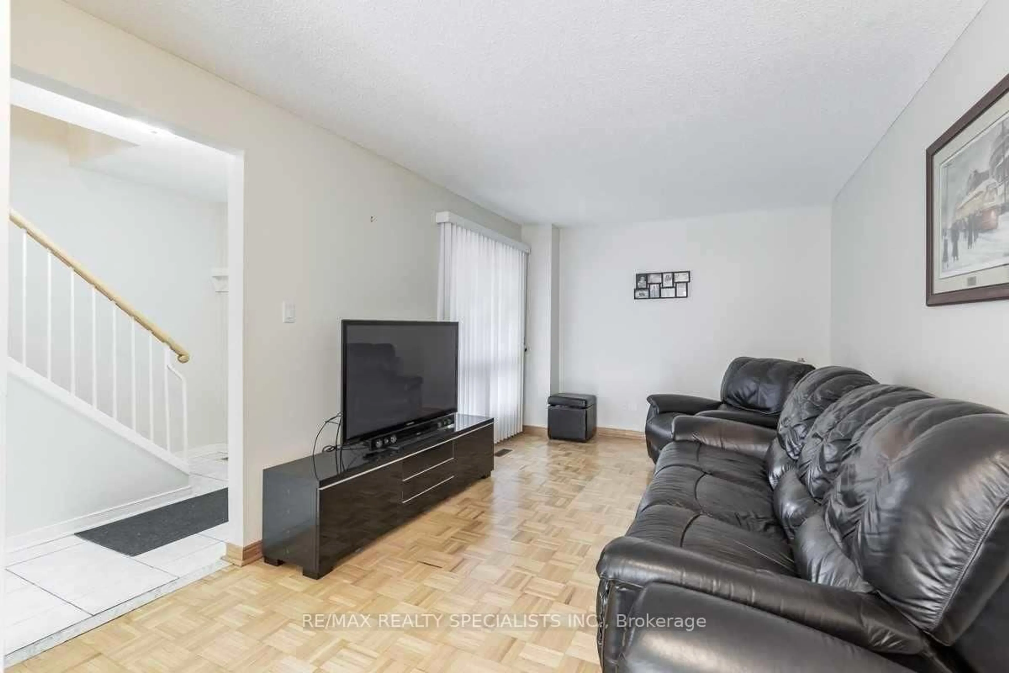 Living room with furniture, unknown for 8 New Seabury Dr, Vaughan Ontario L4K 2B8