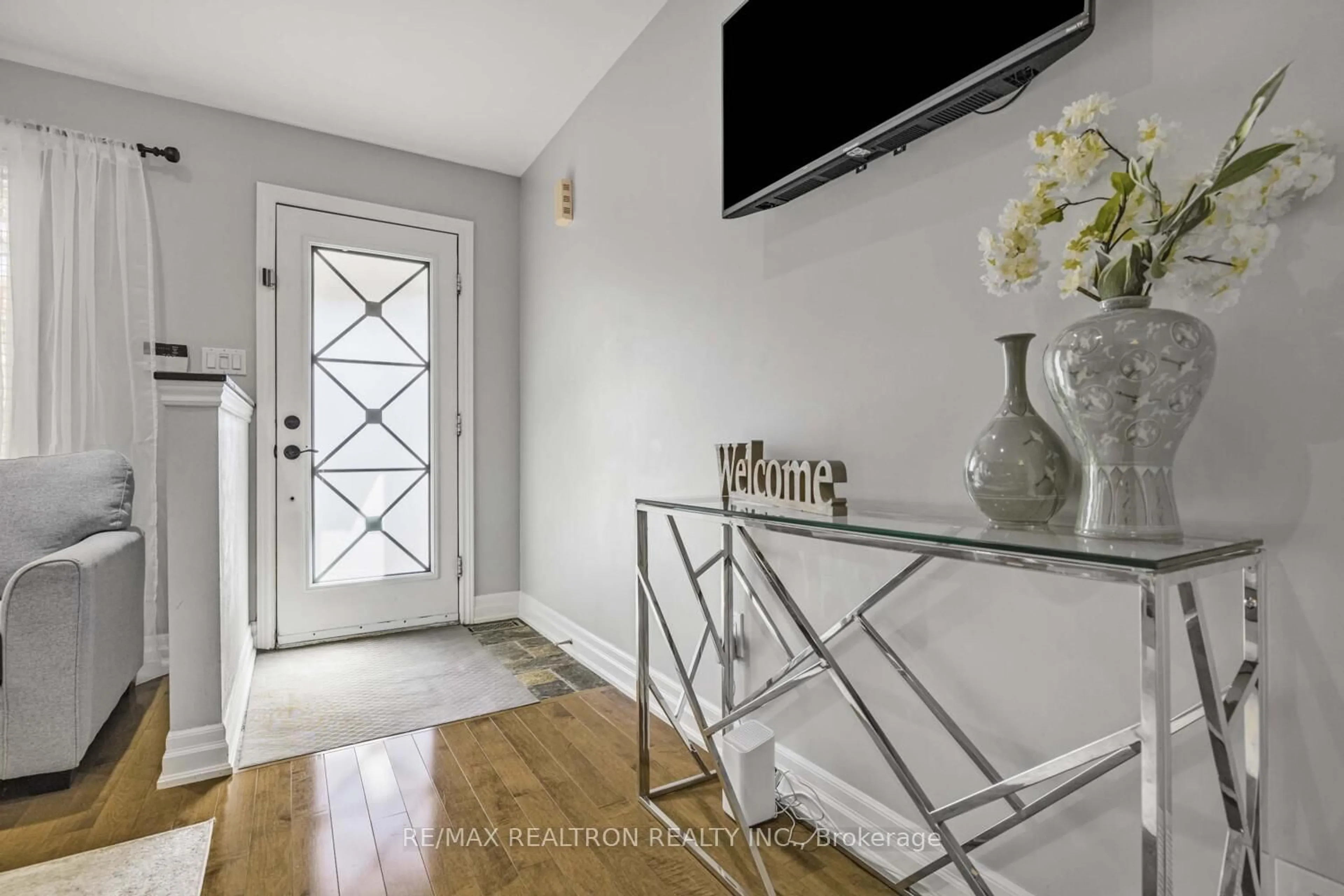 Indoor entryway for 287 Wildberry Cres, Vaughan Ontario L4H 2H6