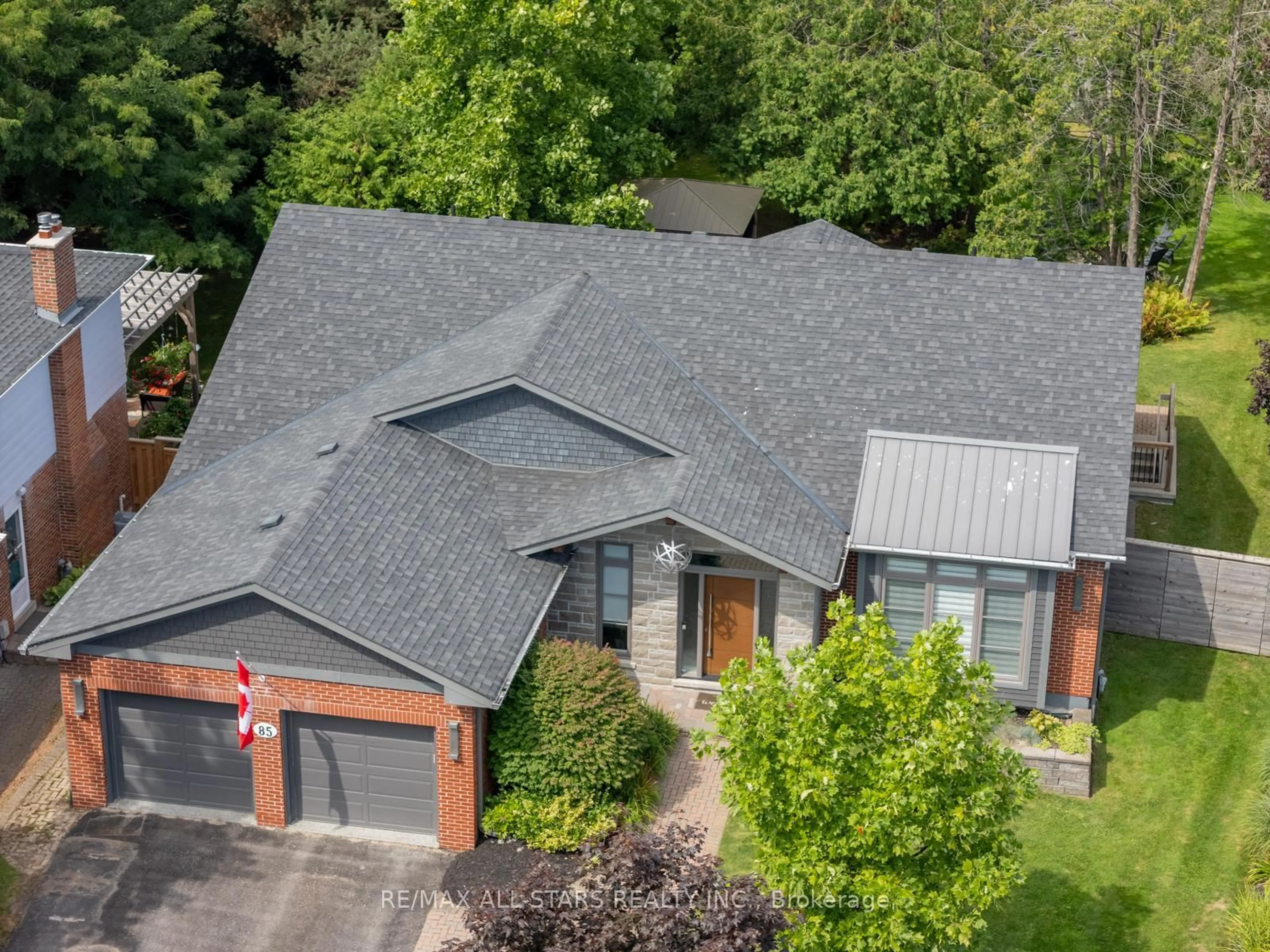 A pic from outside/outdoor area/front of a property/back of a property/a pic from drone, street for 85 Manitoba St, Whitchurch-Stouffville Ontario L4A 4T3