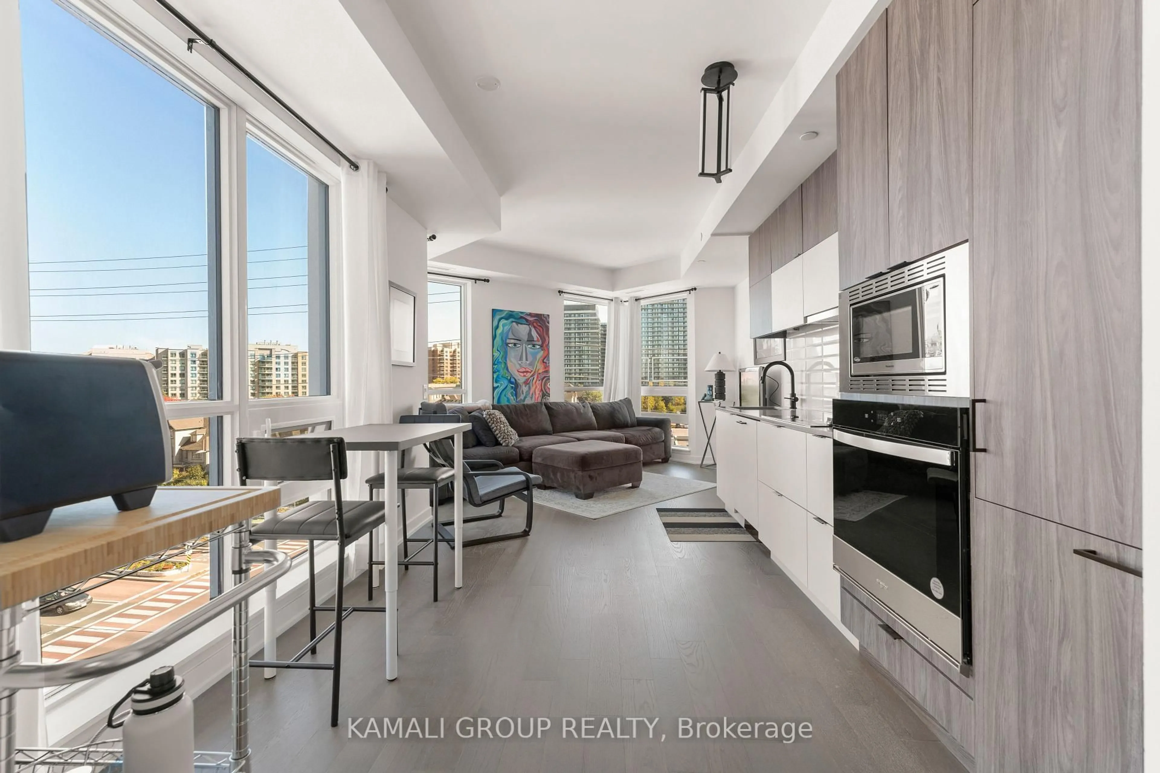 Open concept kitchen, ceramic/tile floor for 8888 Yonge St #523, Richmond Hill Ontario L4C 5V6