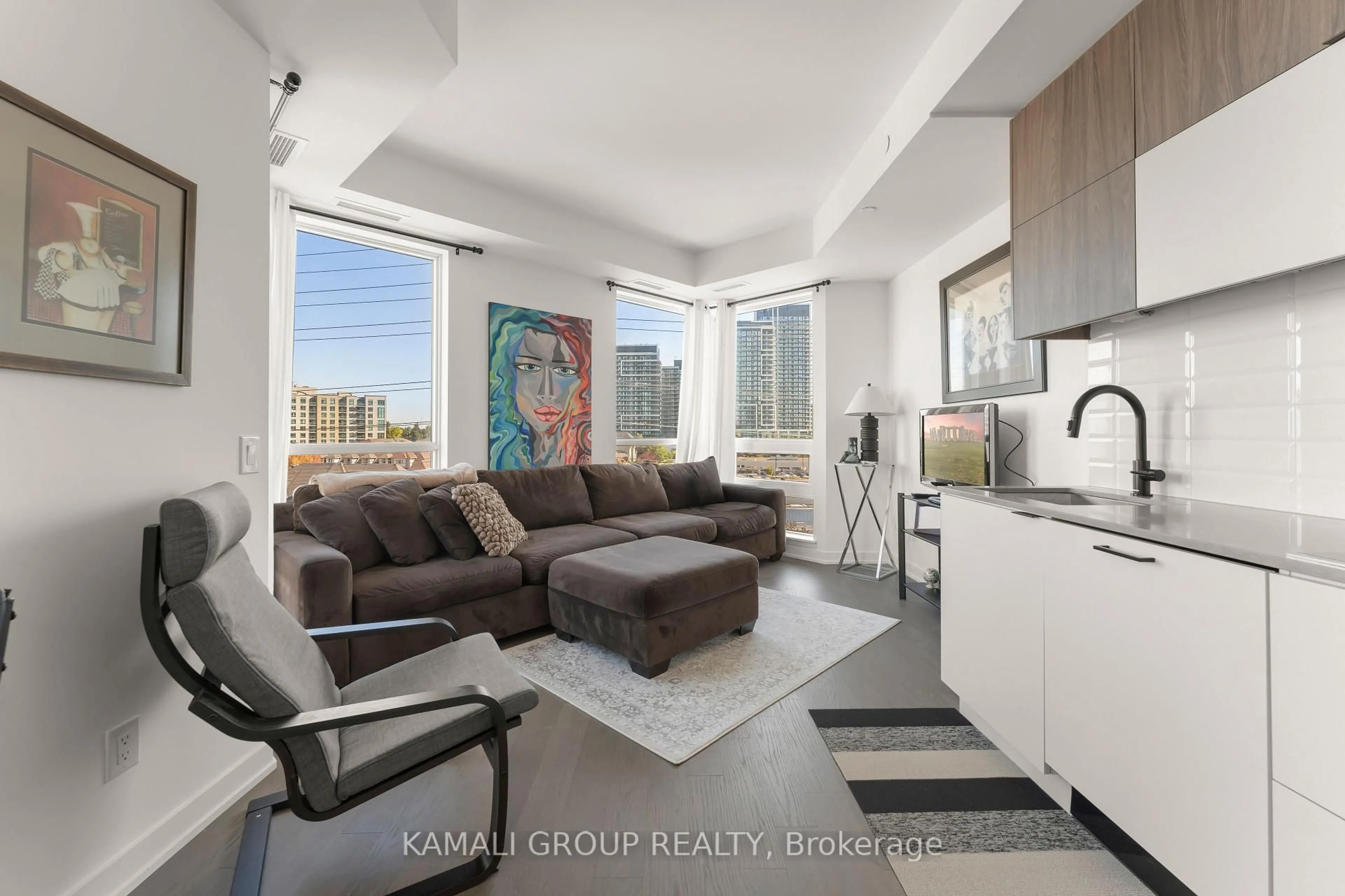 Living room with furniture, unknown for 8888 Yonge St #523, Richmond Hill Ontario L4C 5V6
