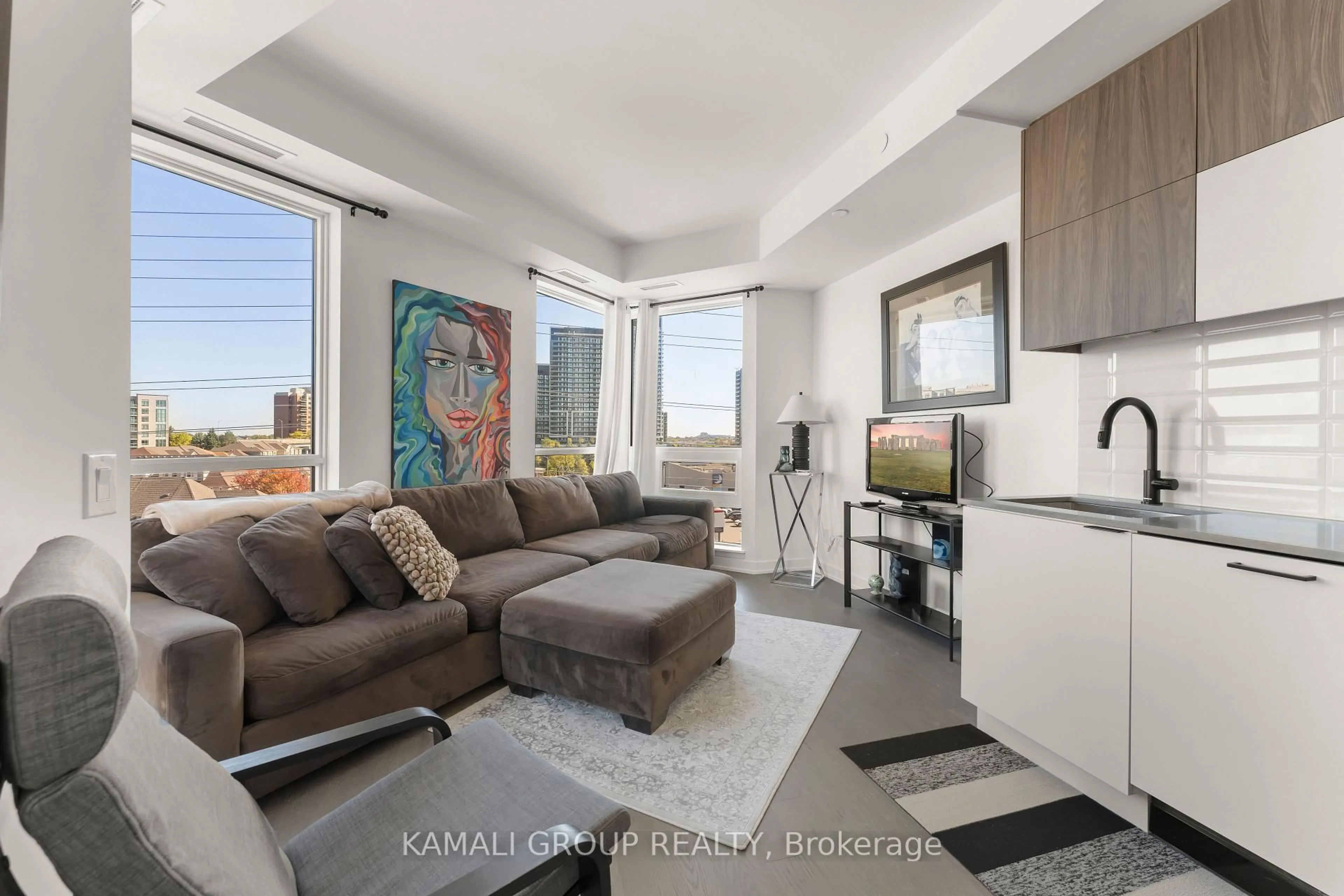 Living room with furniture, unknown for 8888 Yonge St #523, Richmond Hill Ontario L4C 5V6