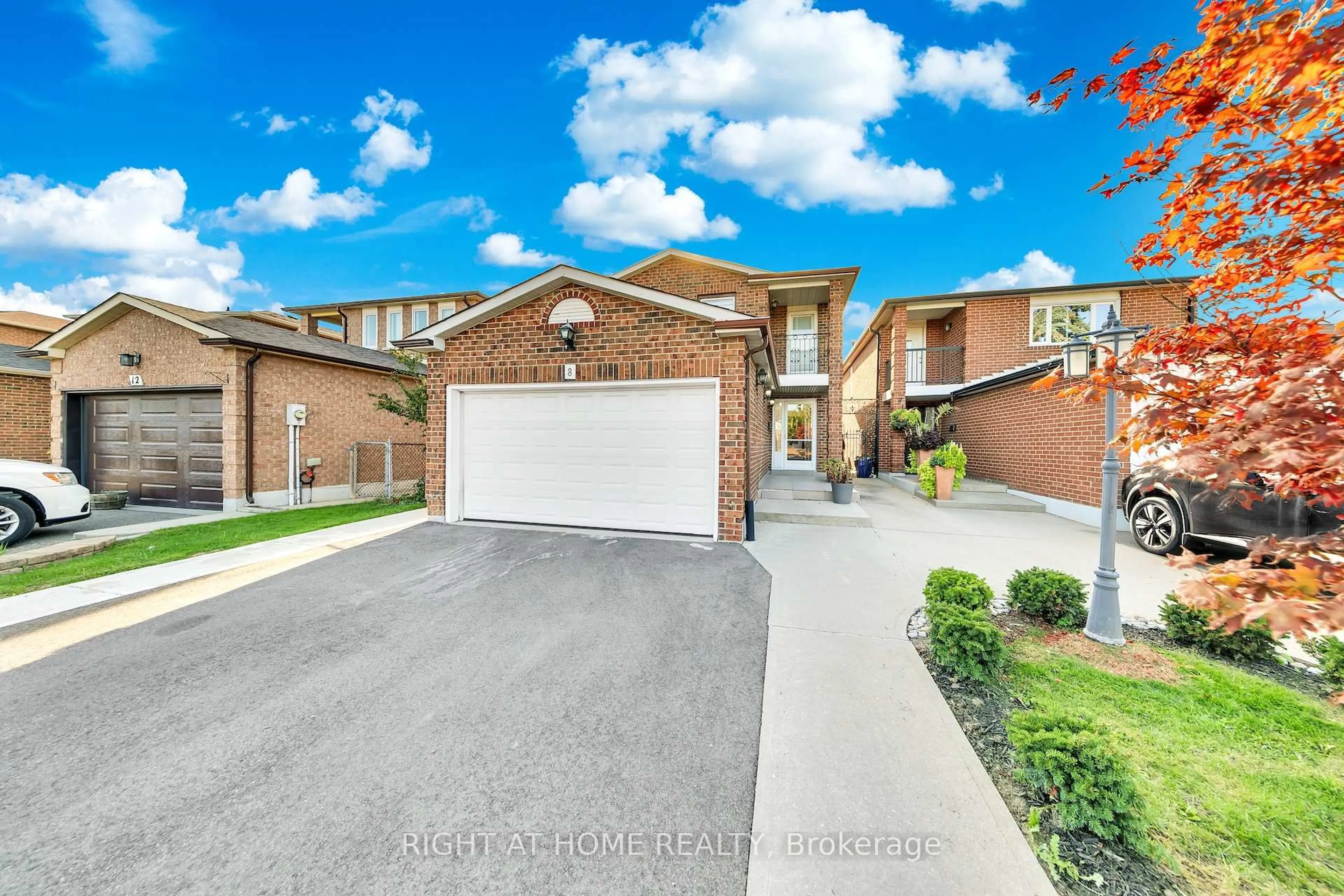 A pic from outside/outdoor area/front of a property/back of a property/a pic from drone, street for 8 Terra Rd, Vaughan Ontario L4L 3J5