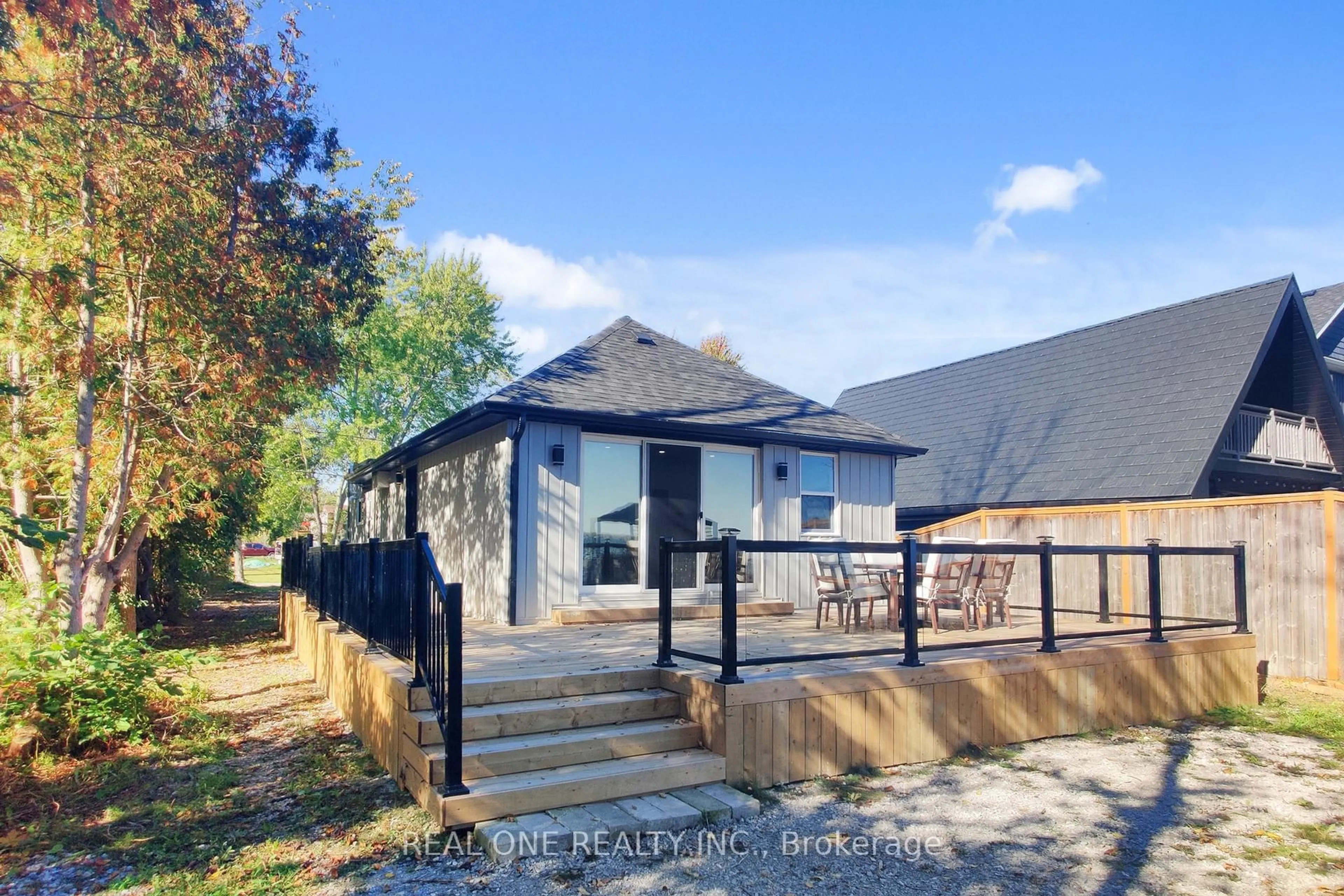 A pic from outside/outdoor area/front of a property/back of a property/a pic from drone, street for 241 Rockaway Beach Pl, Innisfil Ontario L0L 1K0