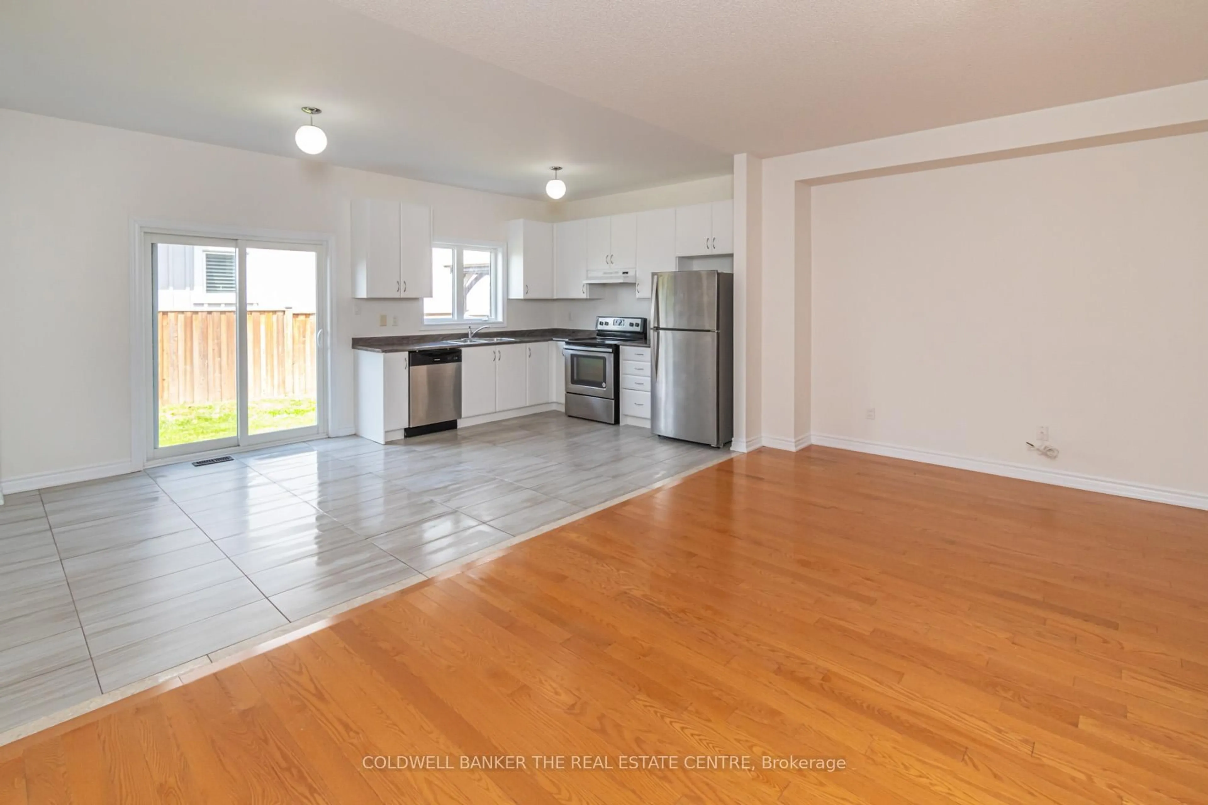 Open concept kitchen, unknown for 1542 Marling St, Innisfil Ontario L0L 1W0