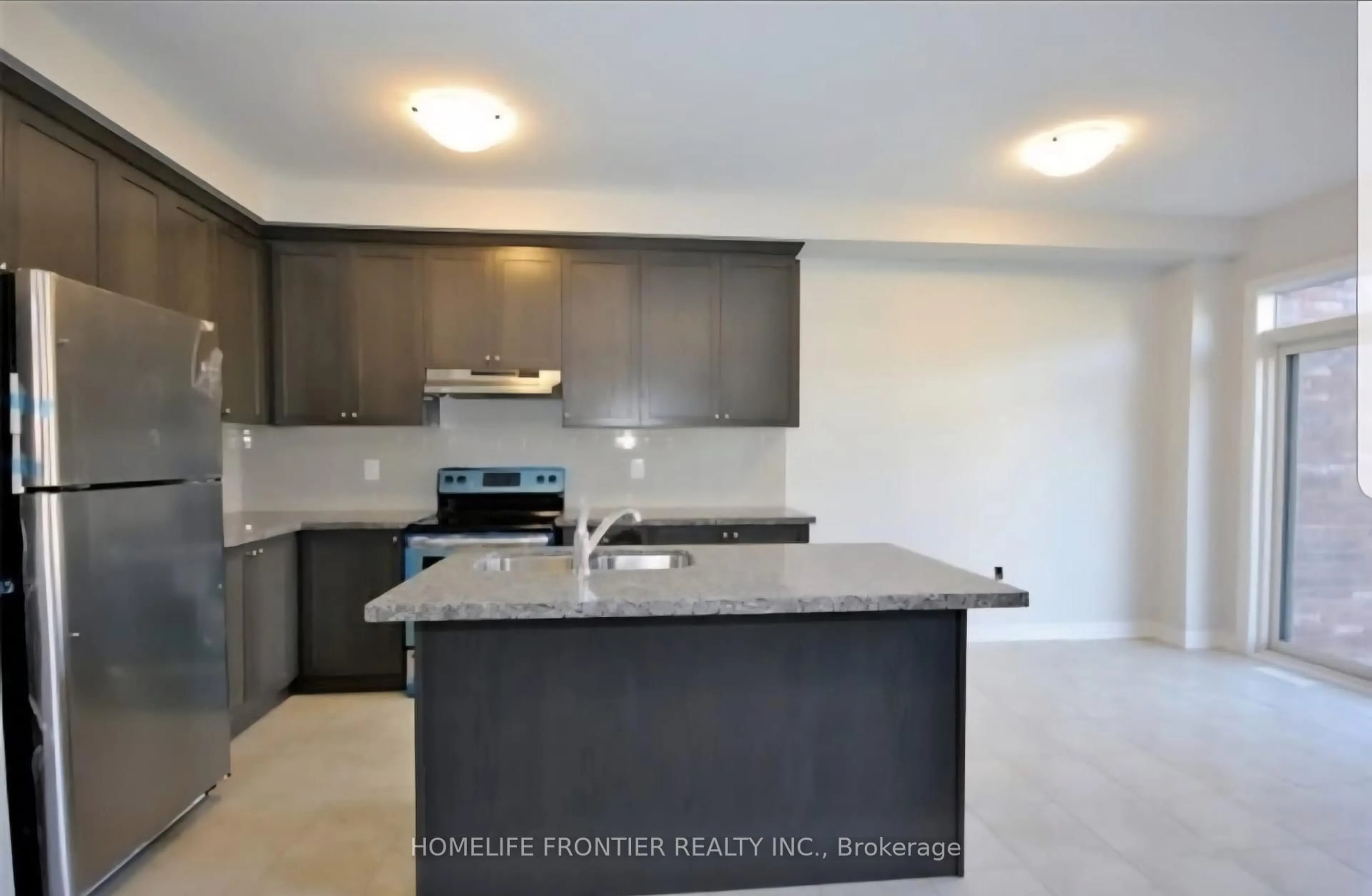 Open concept kitchen, ceramic/tile floor for 2081 Dale Rd, Innisfil Ontario L9S 0L4