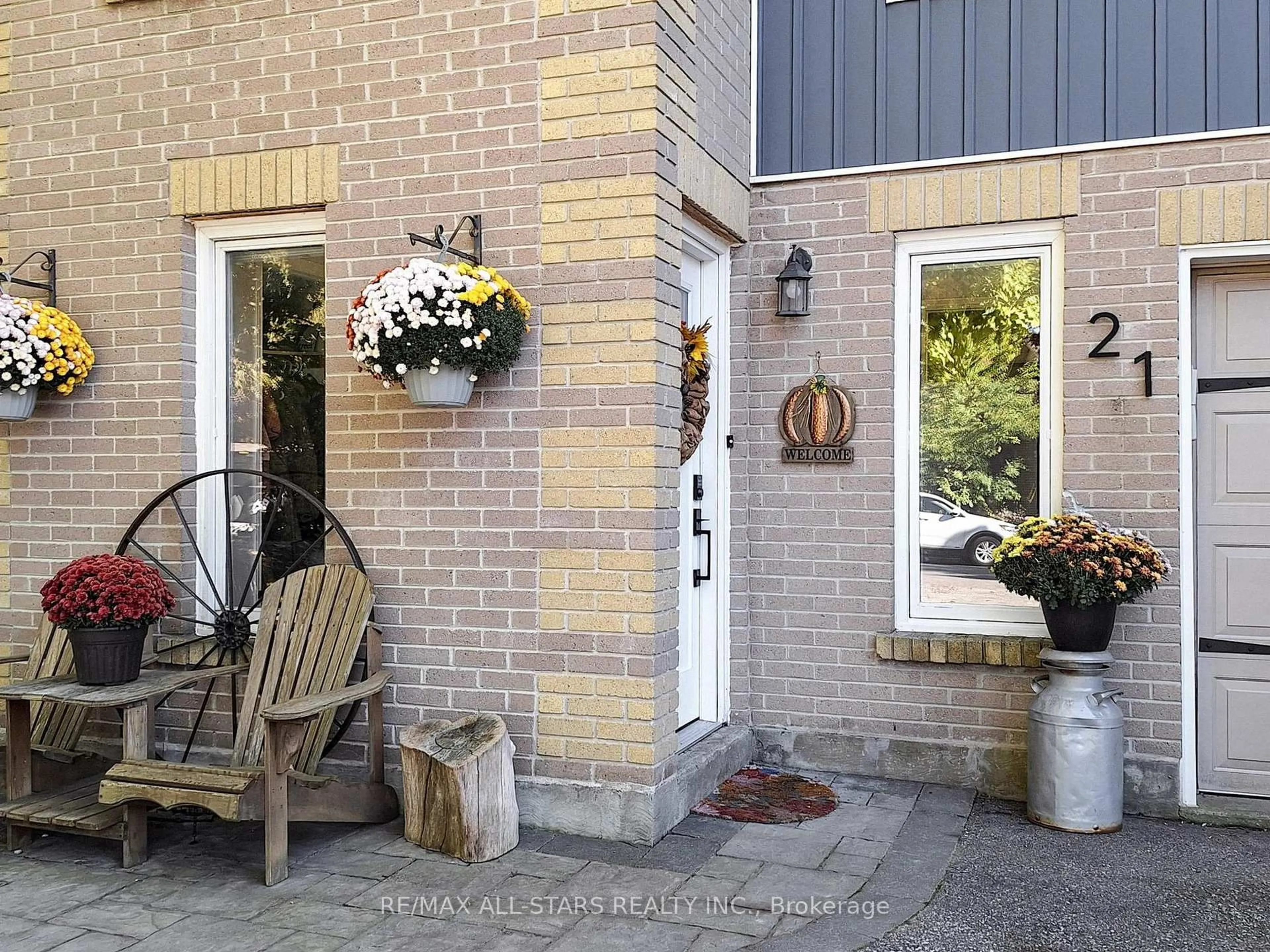 Unknown for 21 Annamaria Dr, Georgina Ontario L4P 3H8