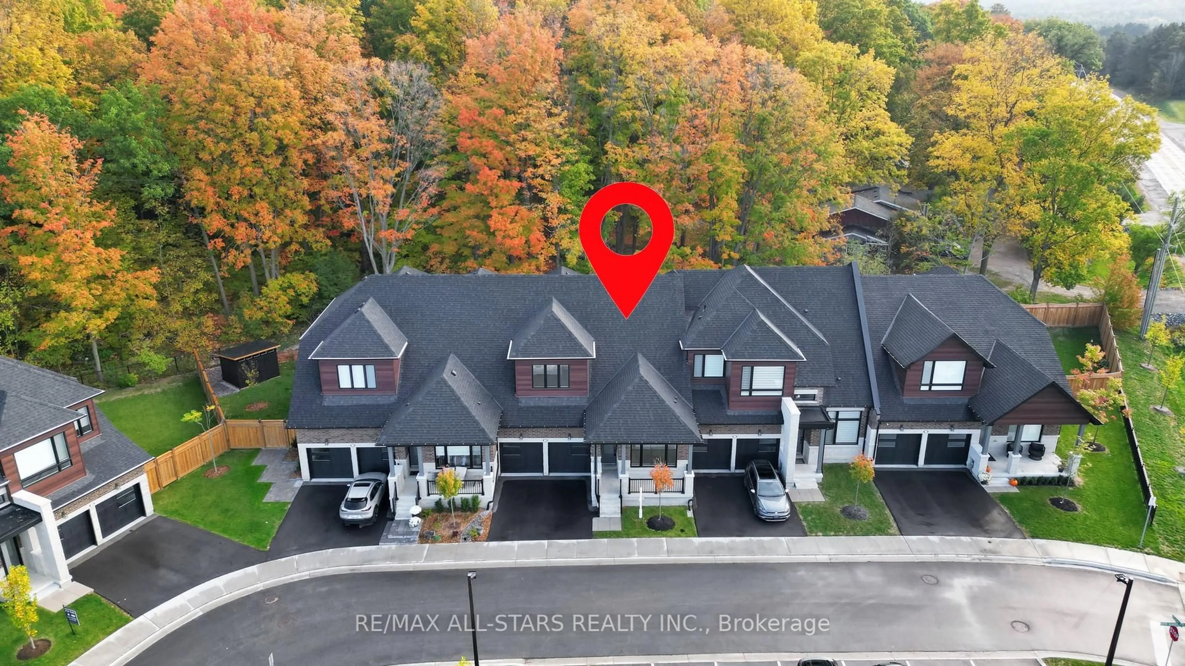 A pic from outside/outdoor area/front of a property/back of a property/a pic from drone, unknown for 5 Vern Robertson Gate, Uxbridge Ontario L9P 0R9