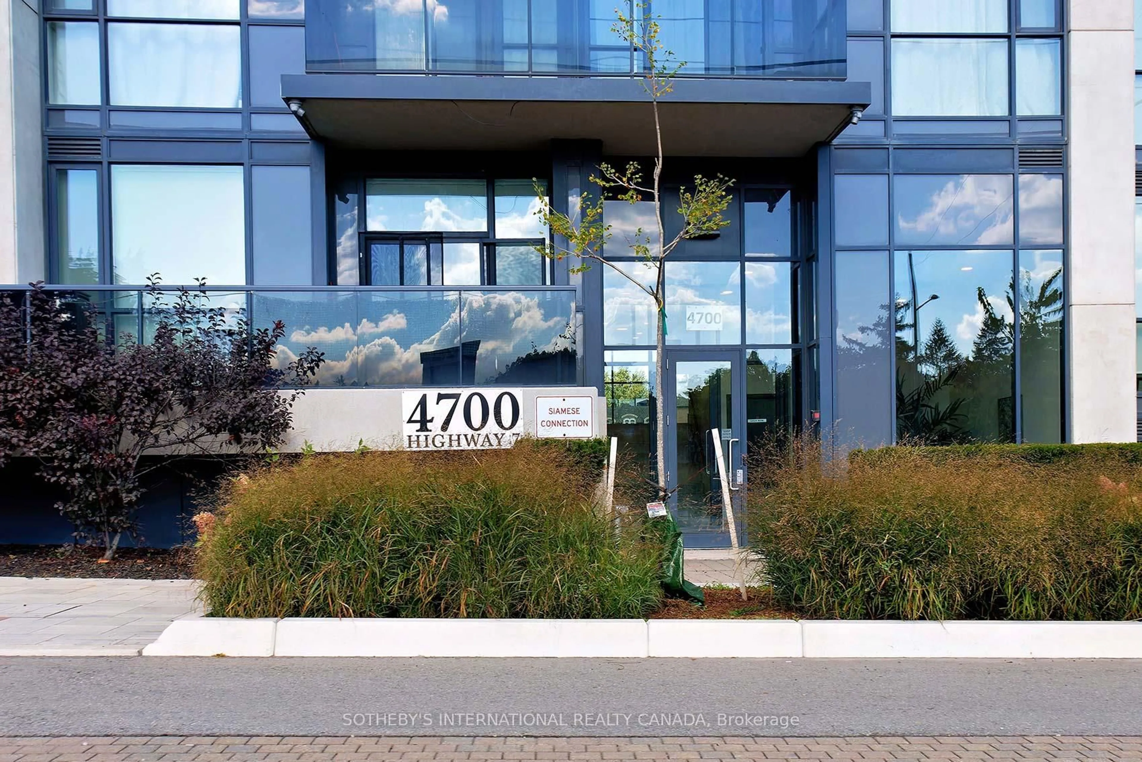 Indoor foyer for 4700 Highway 7 Rd #501, Vaughan Ontario L4L 0B4