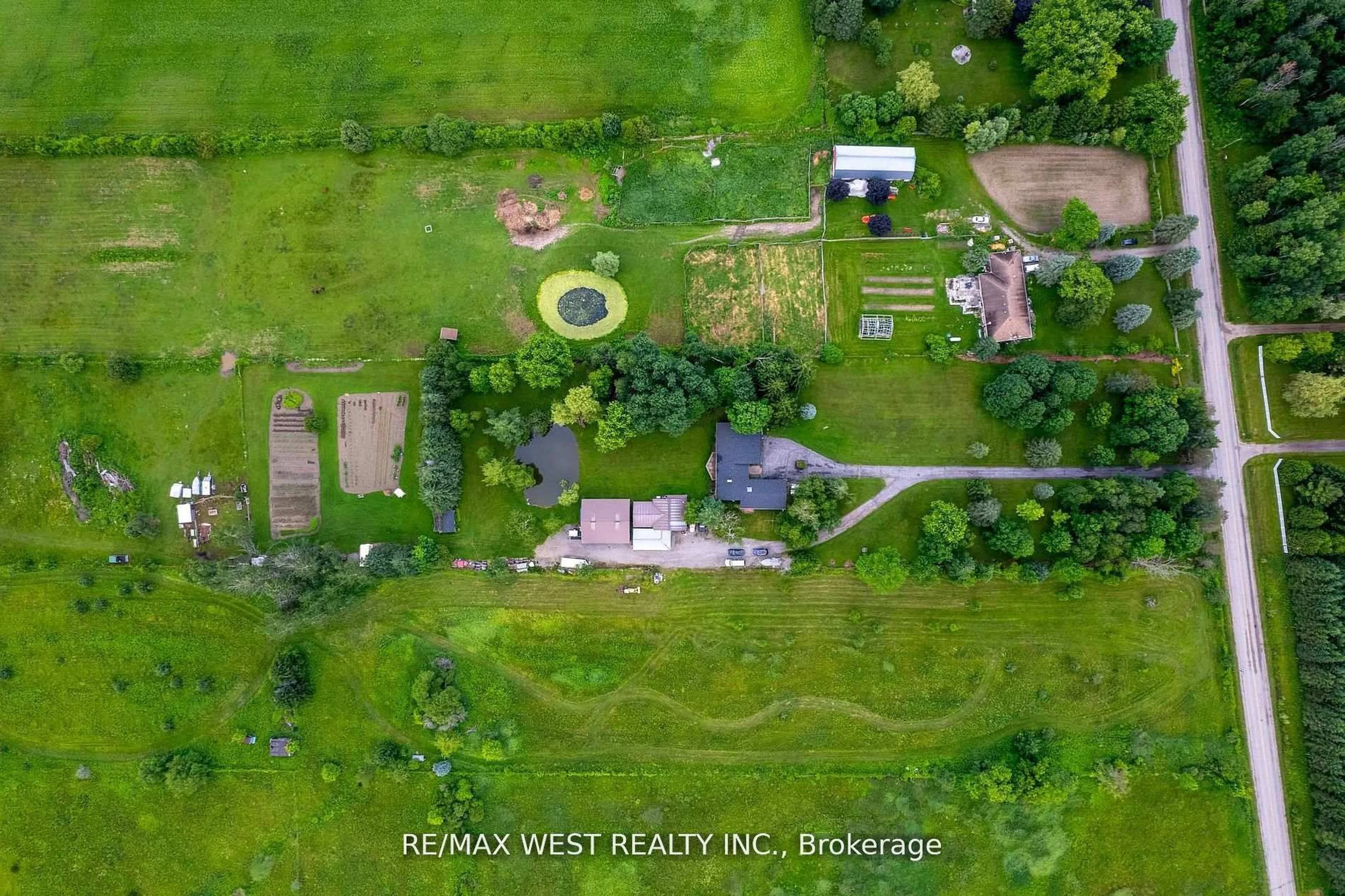 A pic from outside/outdoor area/front of a property/back of a property/a pic from drone, unknown for 5878 4th Line, New Tecumseth Ontario L0G 1W0