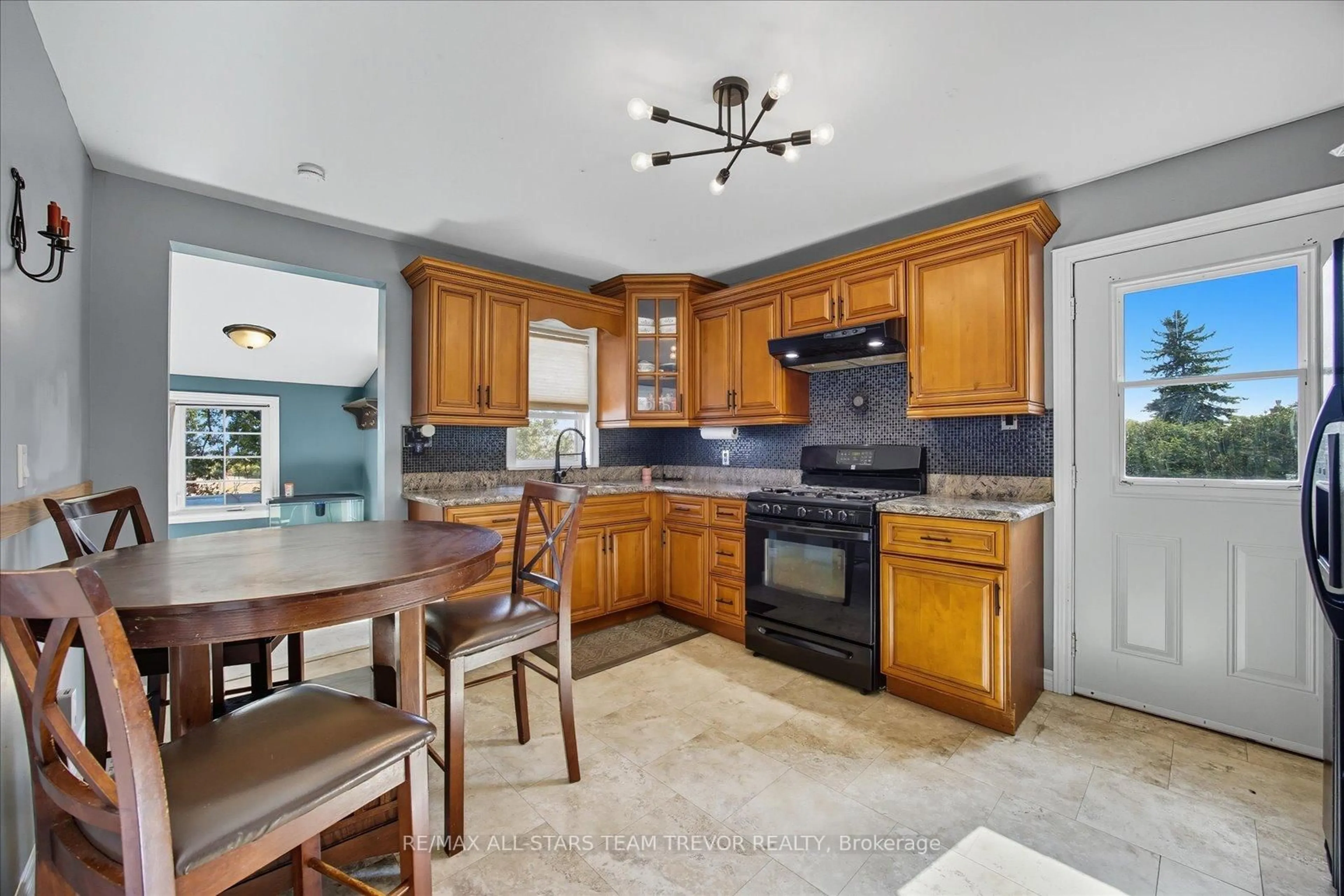 Unknown for 169 The Queensway, Georgina Ontario L4P 3C8