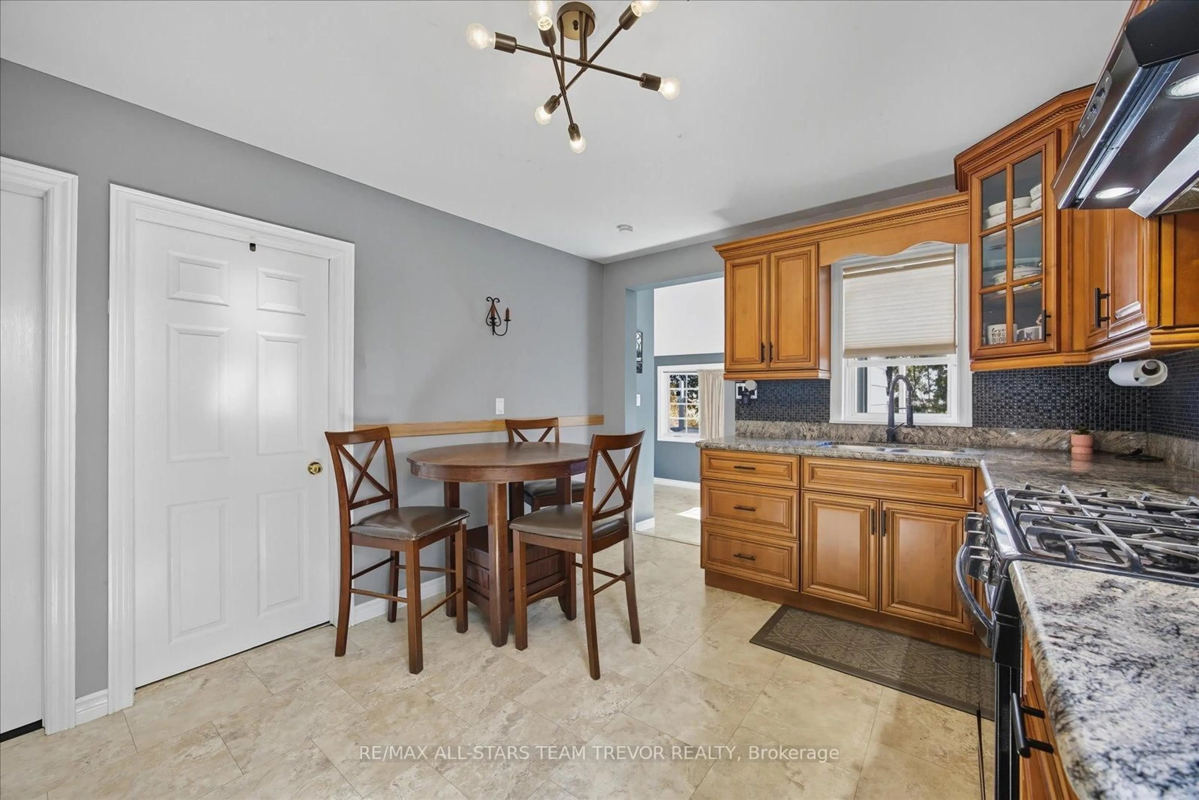 Unknown for 169 The Queensway, Georgina Ontario L4P 3C8