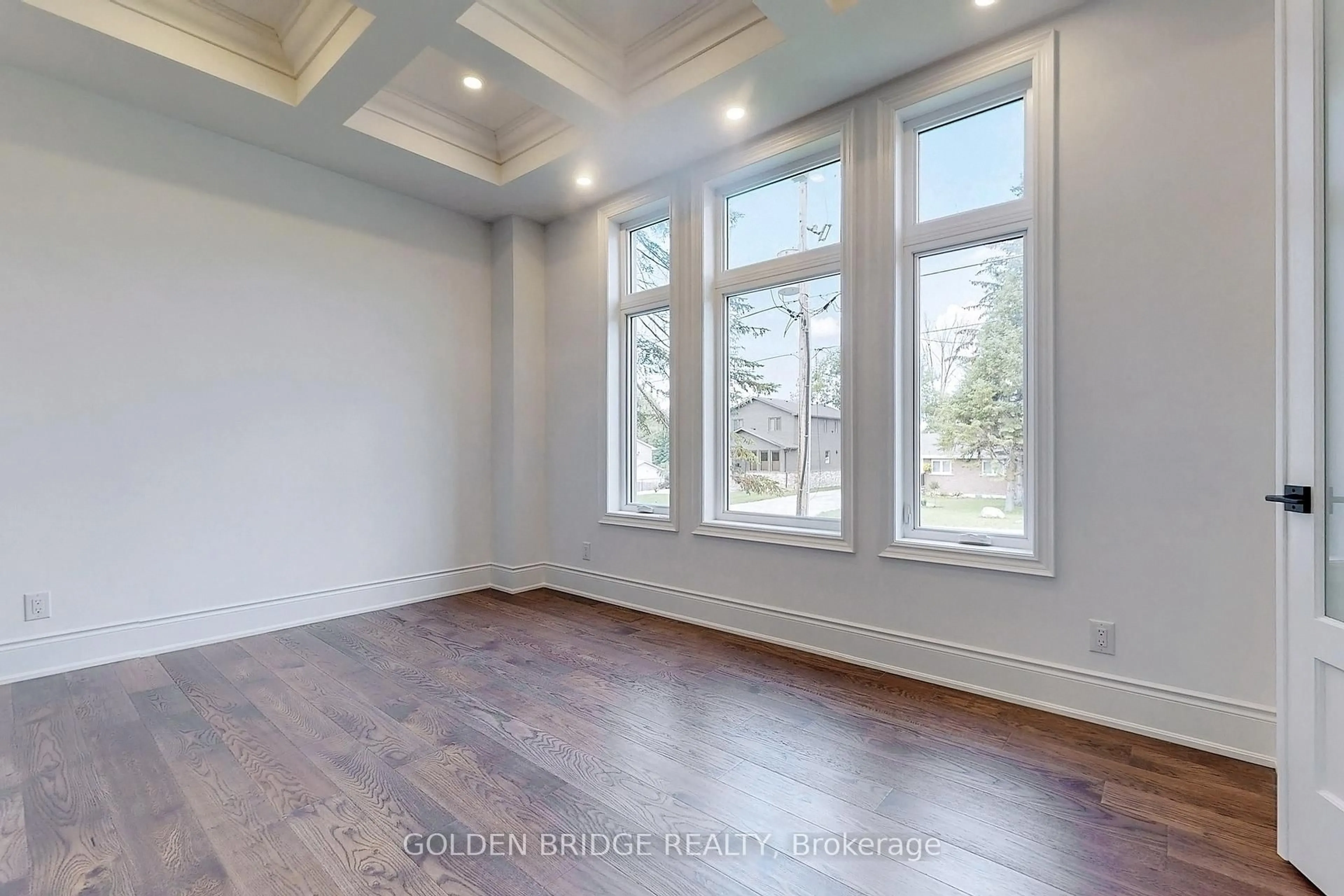 A pic of a room for 307 Walter Dr, Georgina Ontario L4P 3A8