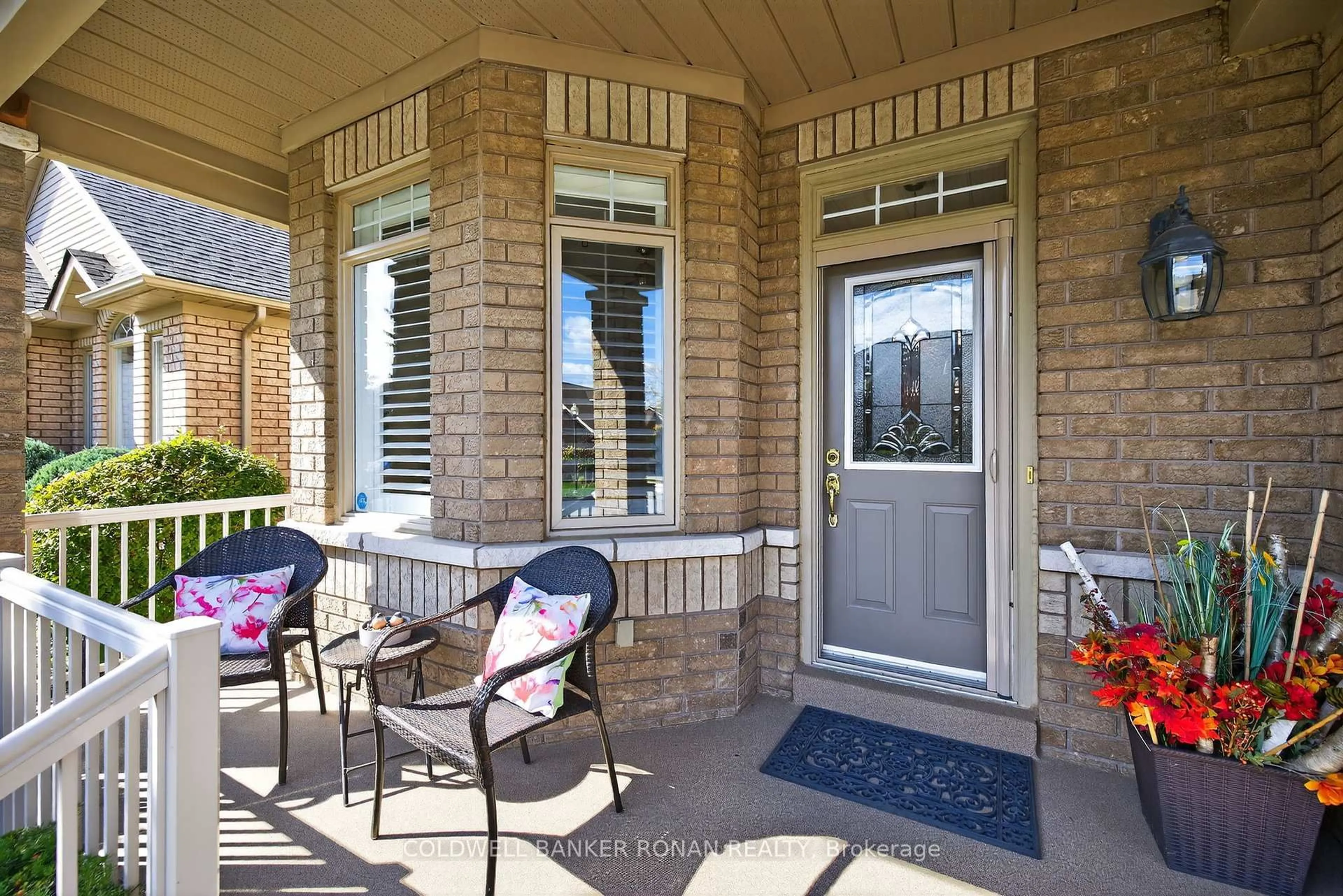 Patio, street for 142 Bella Vista Tr #9, New Tecumseth Ontario L9R 2G8
