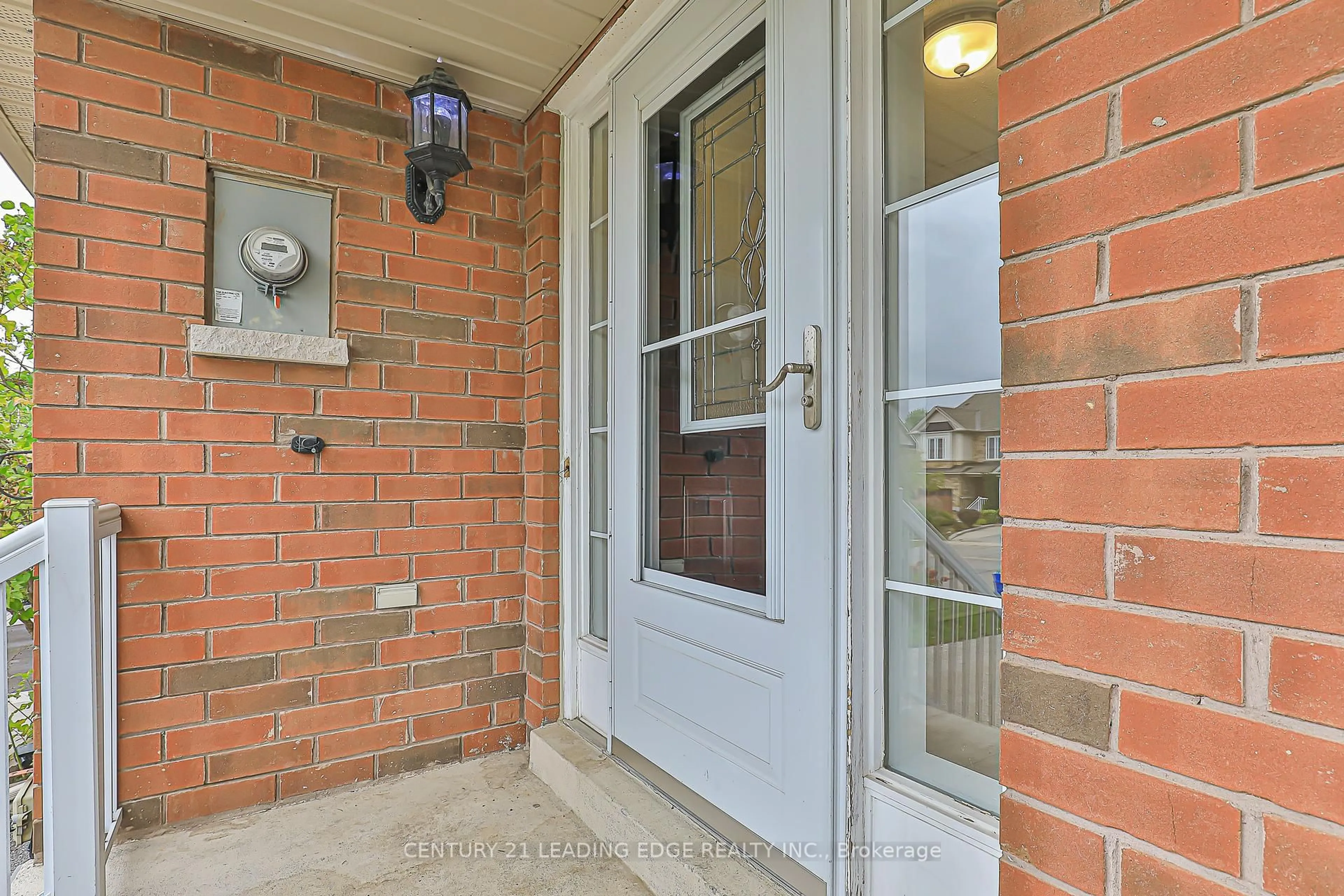 Indoor entryway for 21 Lilly Mckeowan Cres, East Gwillimbury Ontario L0G 1M0